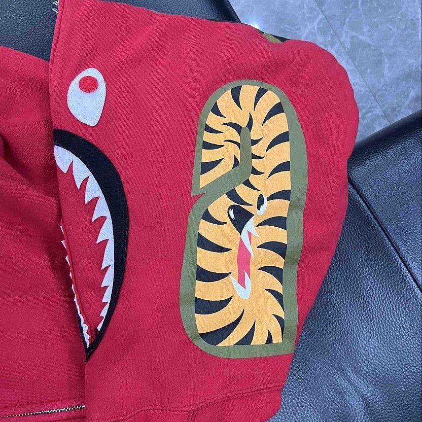 Bape A Bathing Ape Camo Shark Hoodie Size L Size US L / EU 52-54 / 3 - 14 Thumbnail