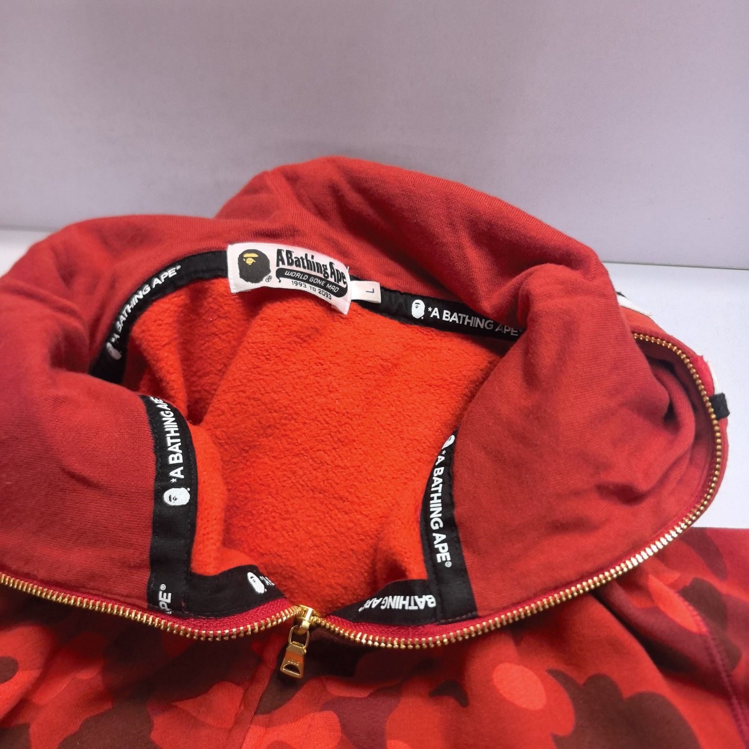 Bape A Bathing Ape Red Camo Shark Hoodie Size L Size US L / EU 52-54 / 3 - 9 Thumbnail