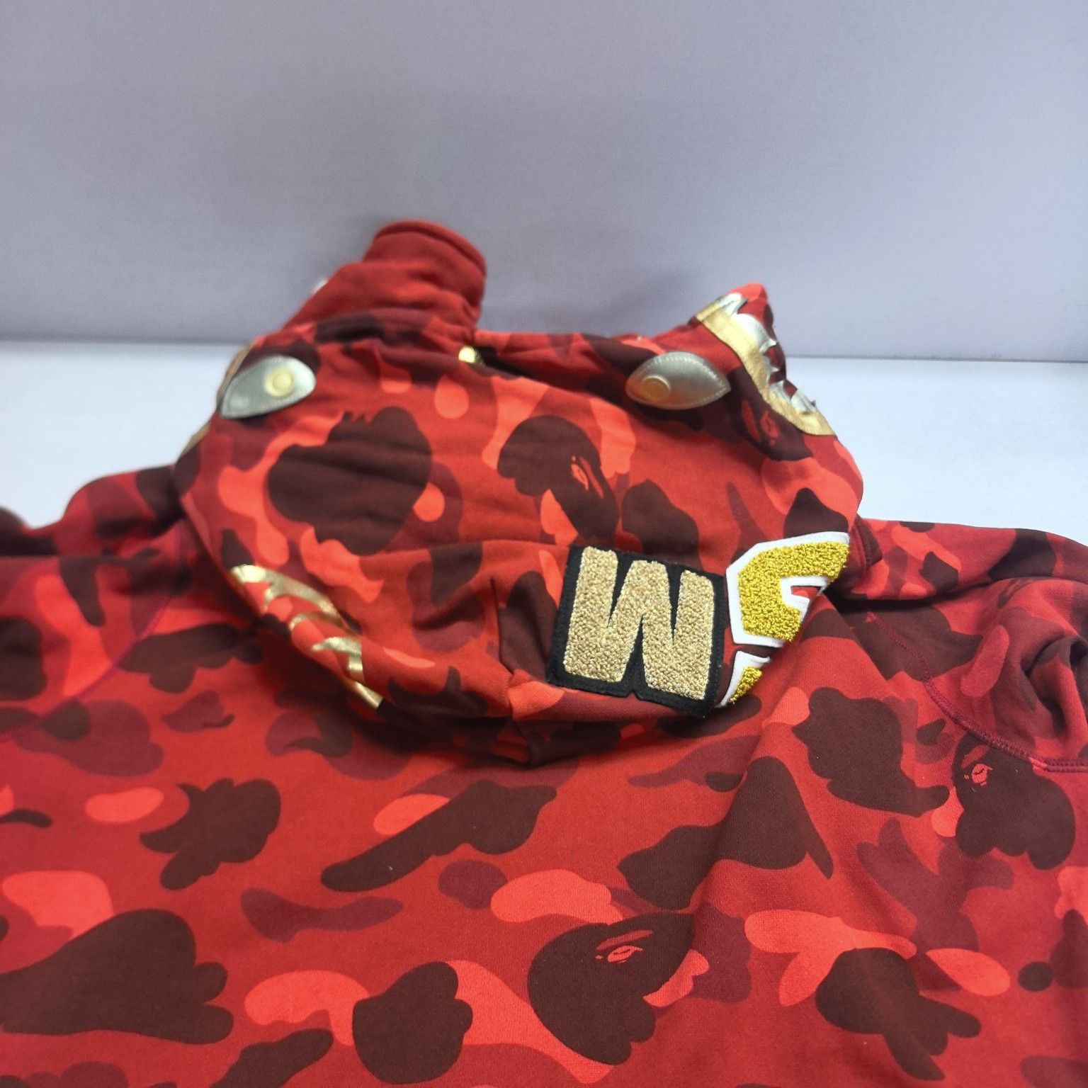 Bape A Bathing Ape Red Camo Shark Hoodie Size L Size US L / EU 52-54 / 3 - 6 Thumbnail