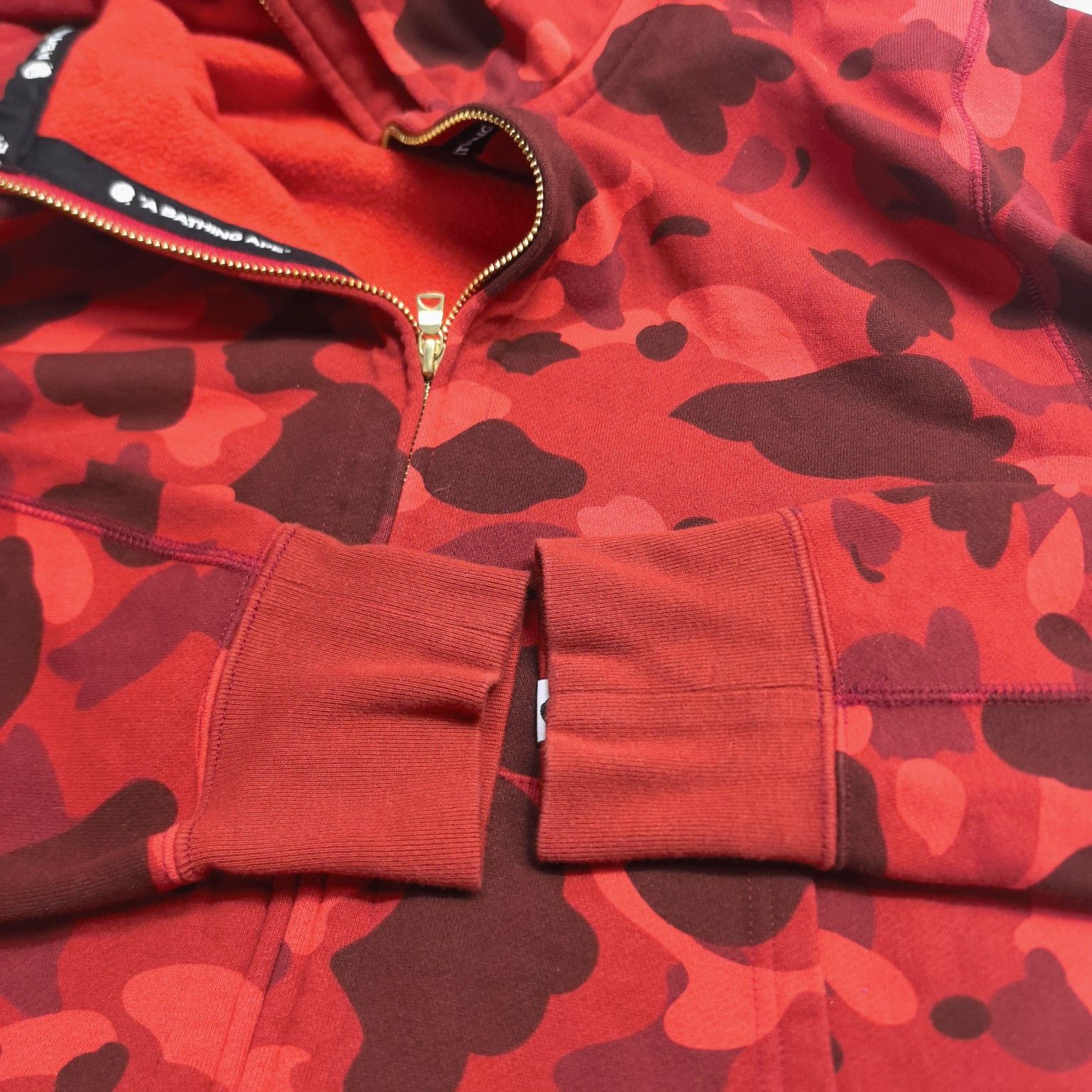 Bape A Bathing Ape Red Camo Shark Hoodie Size L Size US L / EU 52-54 / 3 - 7 Thumbnail