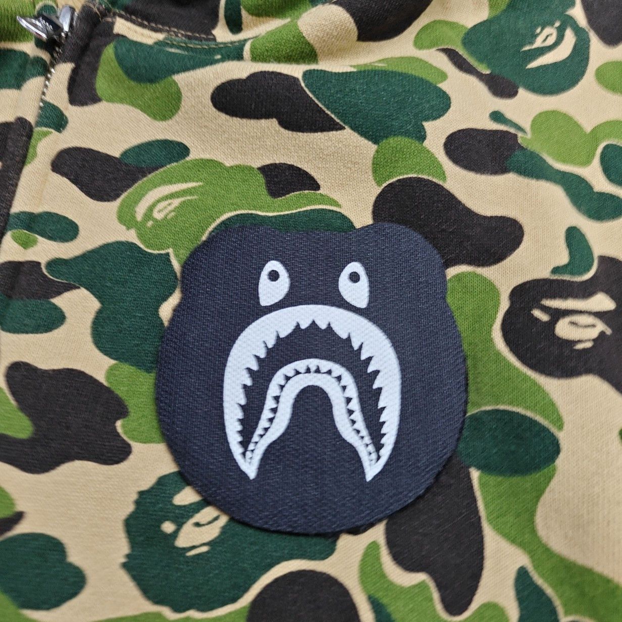Bape A BATHING APE Camo Shark Bear Hoodie Size L Size US L / EU 52-54 / 3 - 4 Thumbnail