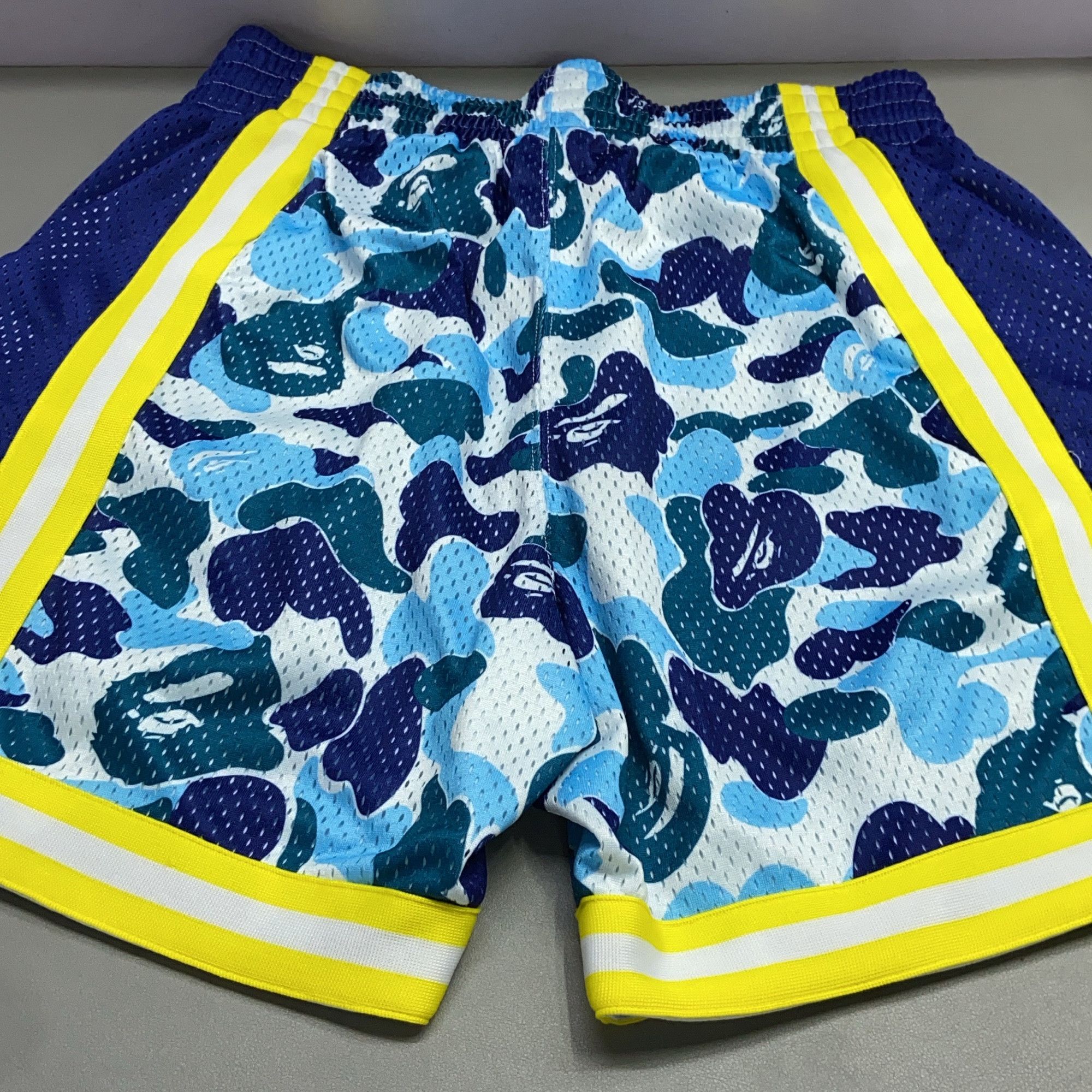 Bape A BATHING APE Camo Basketball Shorts Size S Size US 30 / EU 46 - 6 Thumbnail