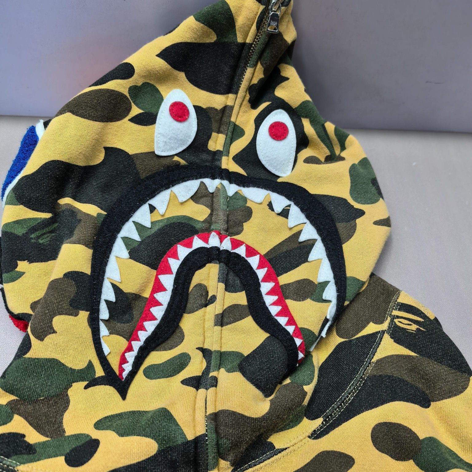 Bape A BATHING APE Camo Shark Hoodie Size 3XL Size US XXL / EU 58 / 5 - 12 Thumbnail