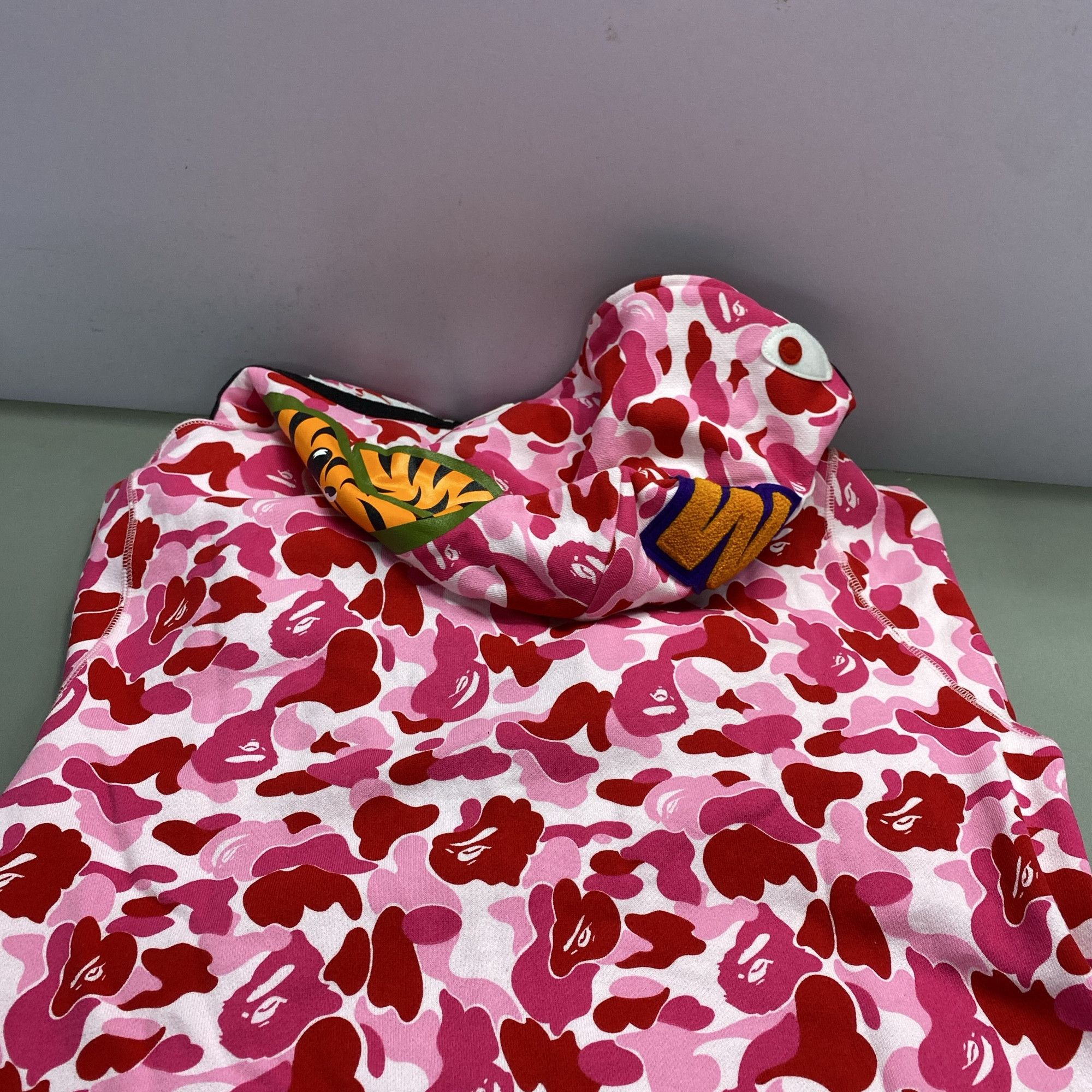 Bape A BATHING APE Pink Camo Shark Hoodie Size M Size US M / EU 48-50 / 2 - 5 Thumbnail