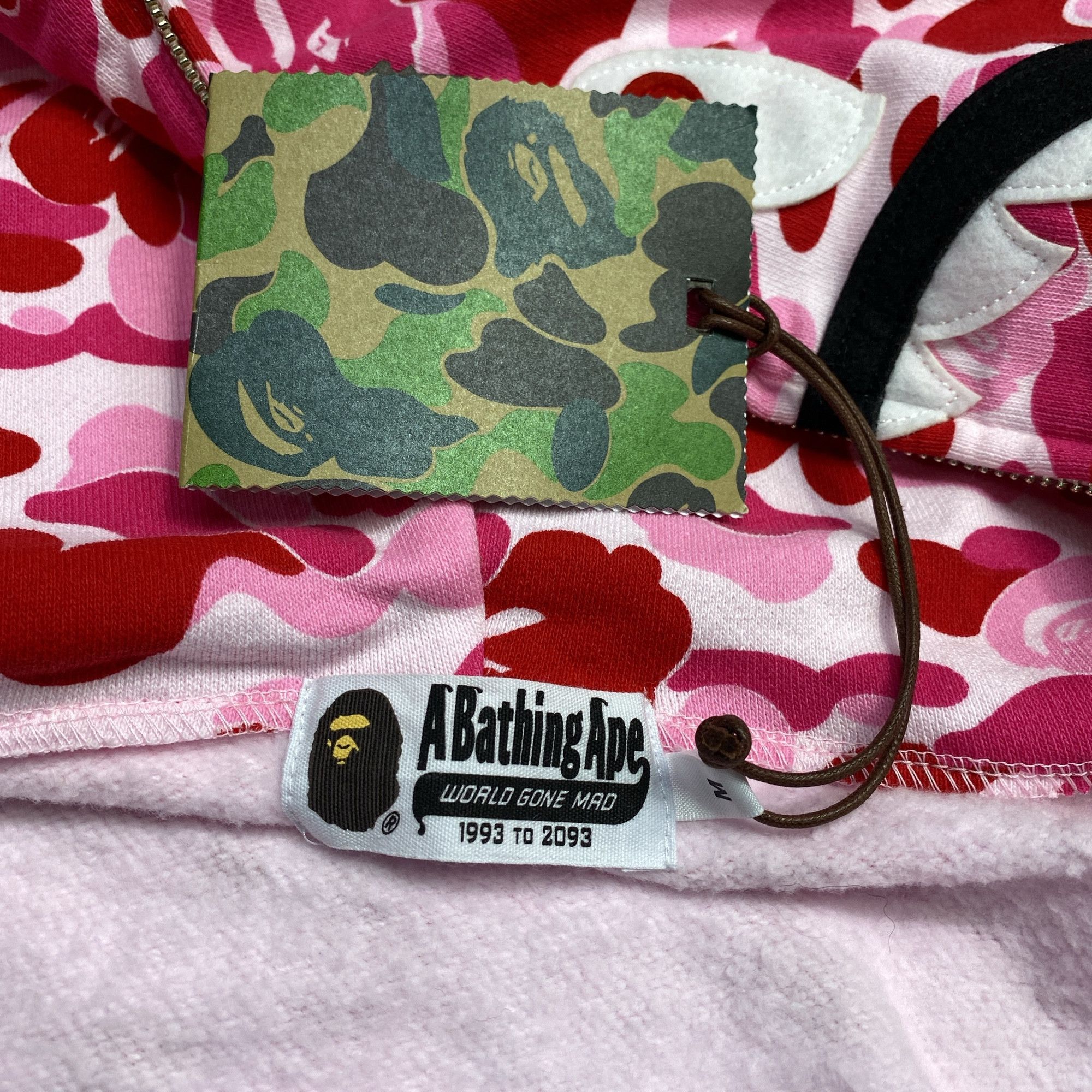 Bape A BATHING APE Pink Camo Shark Hoodie Size M Size US M / EU 48-50 / 2 - 4 Thumbnail