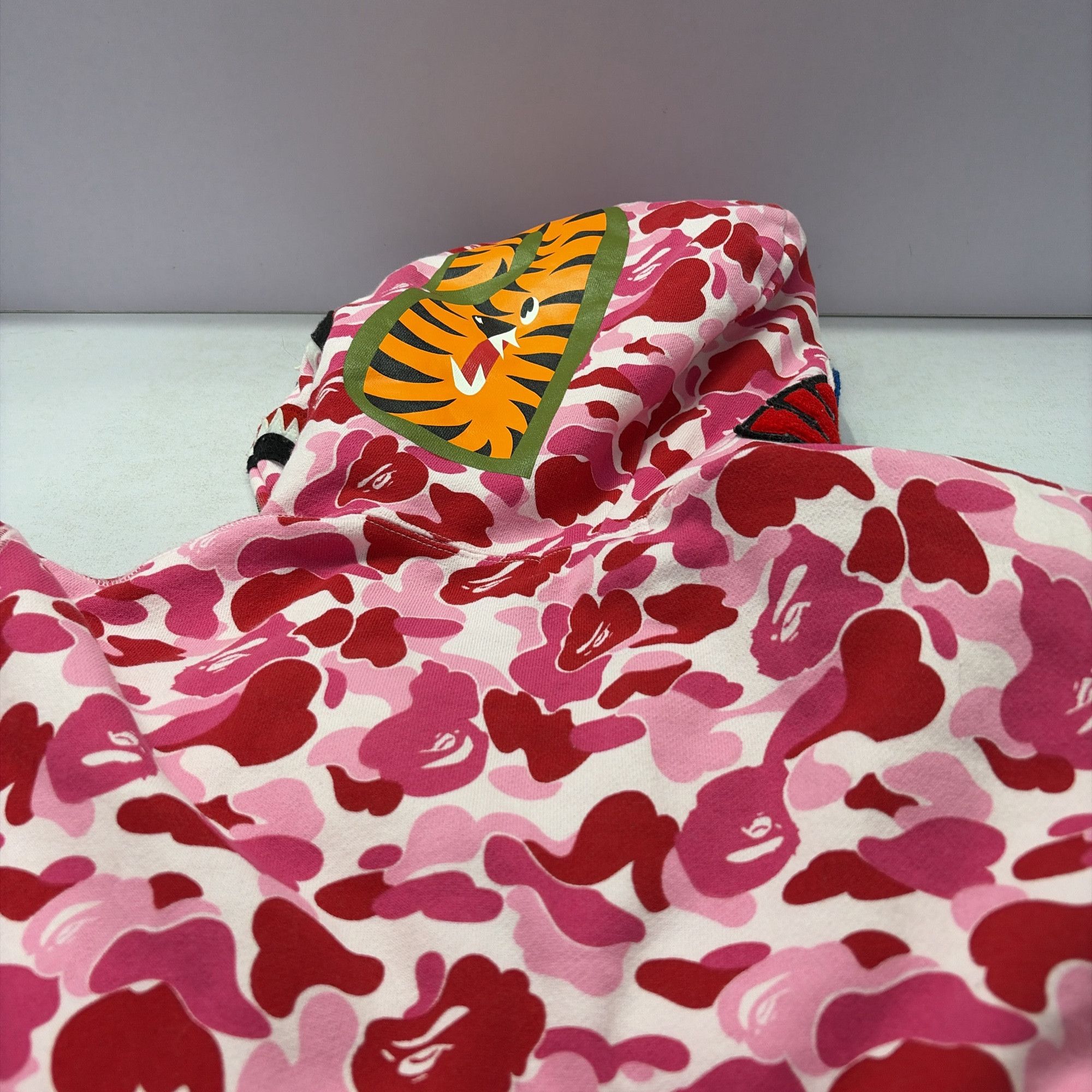 Bape A Bathing Ape Pink Camo Shark Hoodie Size L Size US L / EU 52-54 / 3 - 6 Thumbnail