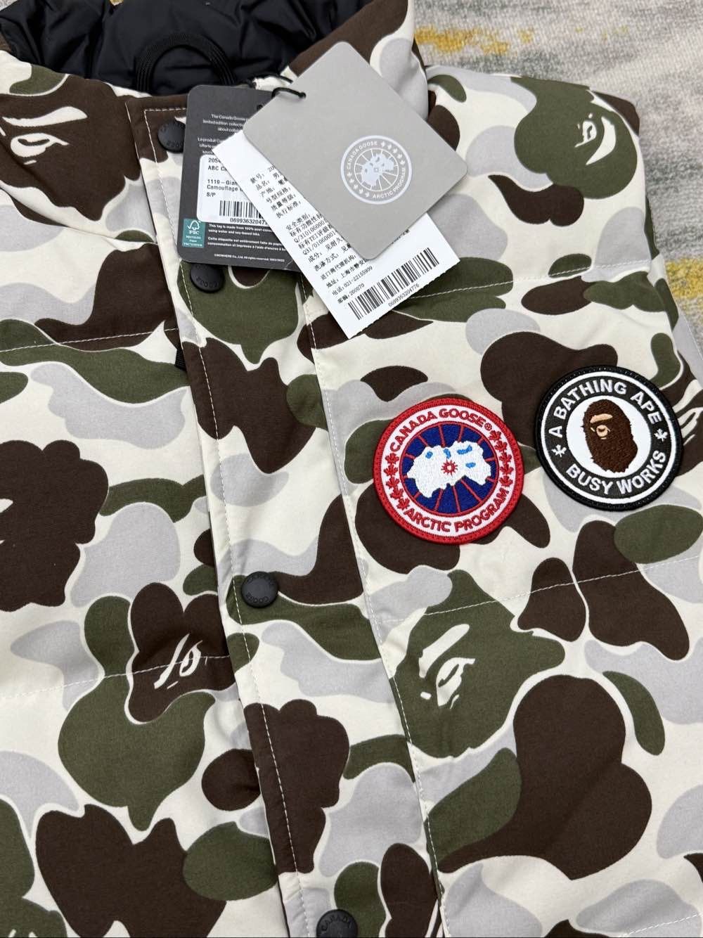 Canada Goose Canada Goose x BAPE Camo Vest Size S Size US S / EU 44-46 / 1 - 7 Thumbnail