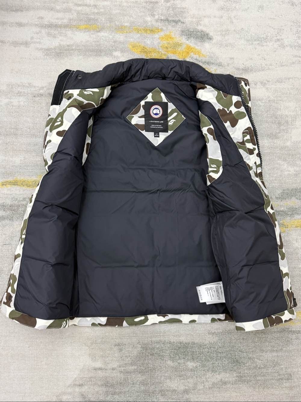 Canada Goose Canada Goose x BAPE Camo Vest Size S Size US S / EU 44-46 / 1 - 9 Thumbnail