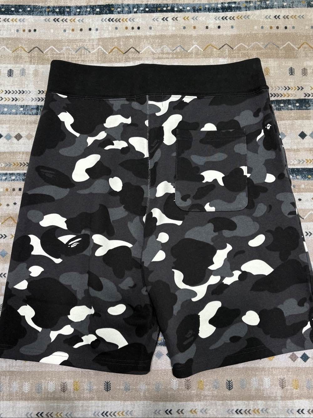 Bape A Bathing Ape Camo Shark Shorts Size L Size US 34 / EU 50 - 2 Thumbnail