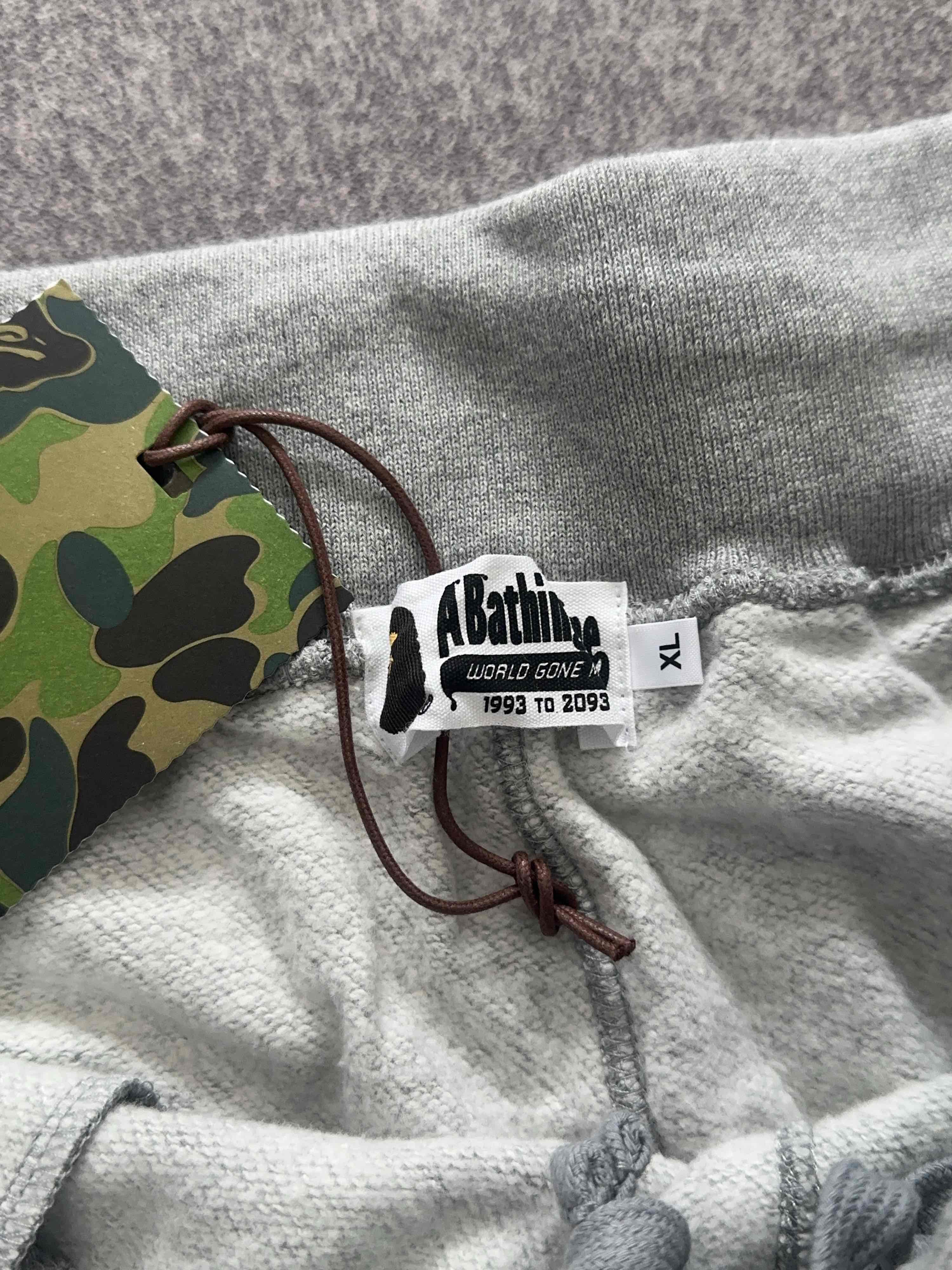 Bape A Bathing Ape Logo Print Shorts Size XL Size US 36 / EU 52 - 3 Thumbnail