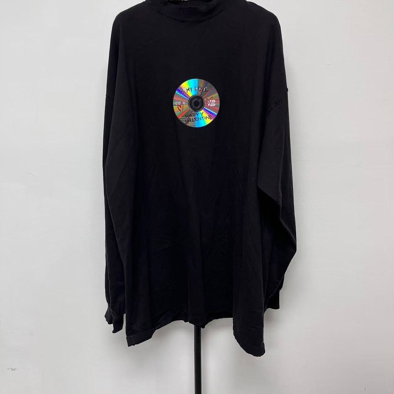 Balenciaga Balenciaga CD-R Graphic Long Sleeve T-Shirt Size XS Size US XS / EU 42 / 0 - 5 Thumbnail