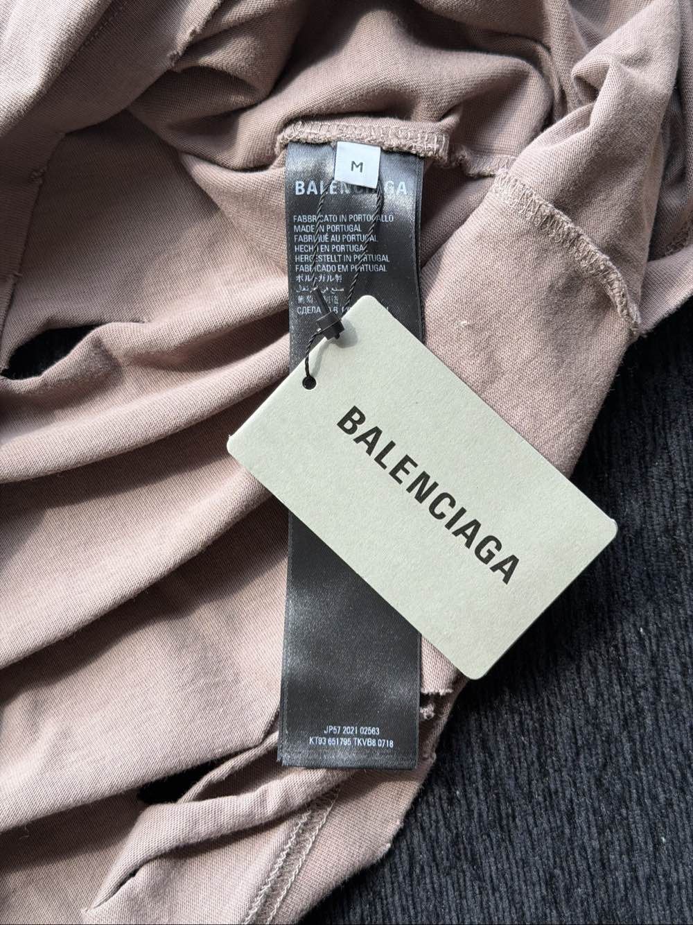 Balenciaga Balenciaga Distressed Logo T-Shirt Size M Size US M / EU 48-50 / 2 - 5 Thumbnail