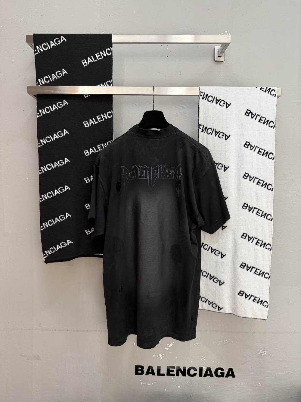 Balenciaga Balenciaga Eiffel Tower Logo T-Shirt Size S Size US S / EU 44-46 / 1 - 2 Thumbnail