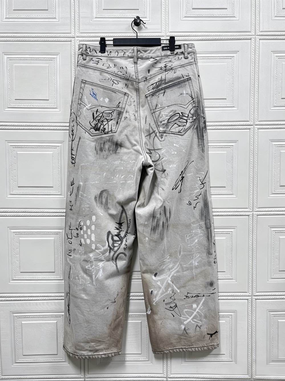 Balenciaga Balenciaga Graffiti Print Denim Jeans Size M Size US 32 / EU 48 - 2 Thumbnail