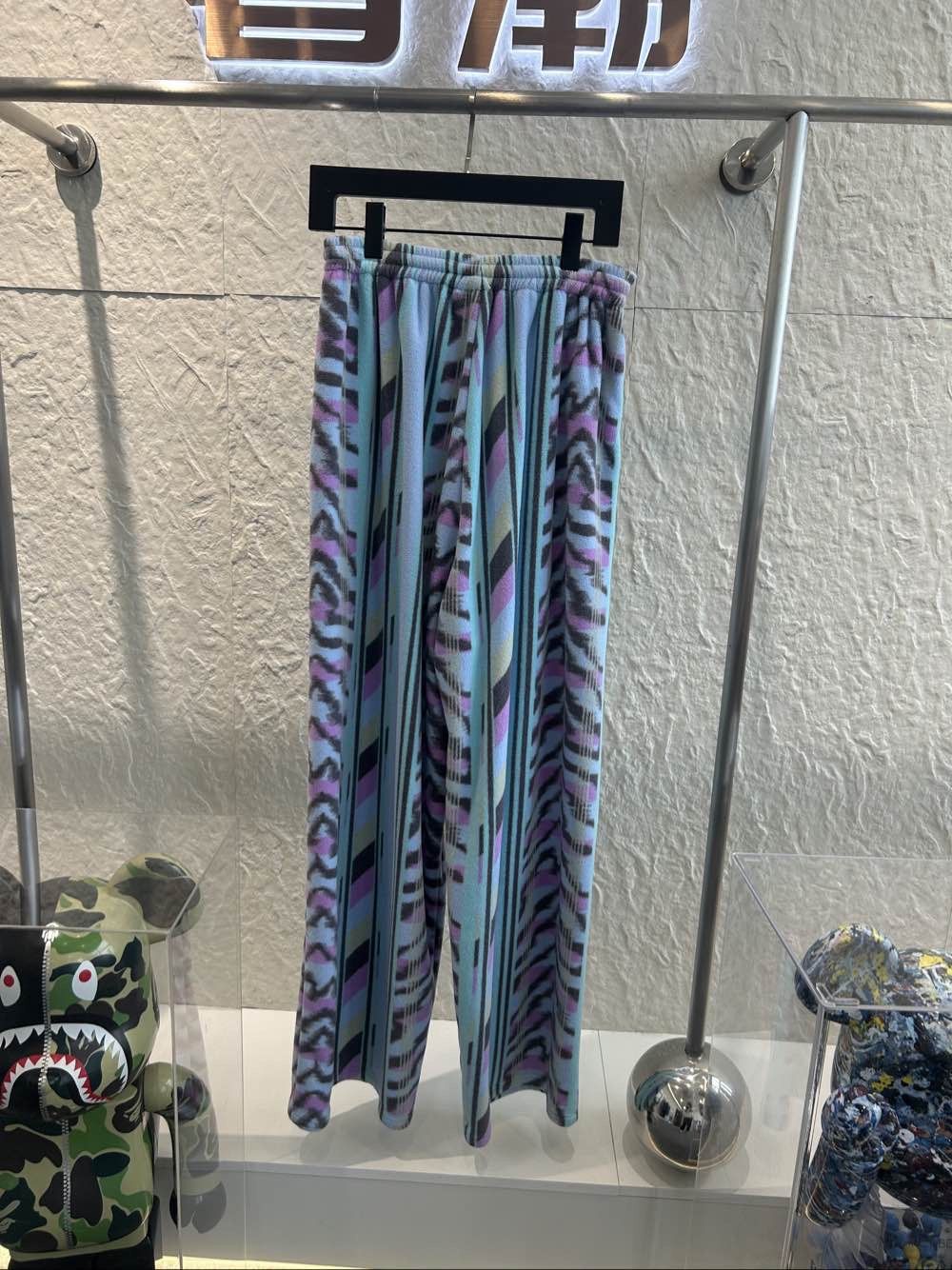 Balenciaga Balenciaga Geometric Print Casual Pants Size 26 Size US 26 / EU 42 - 2 Thumbnail