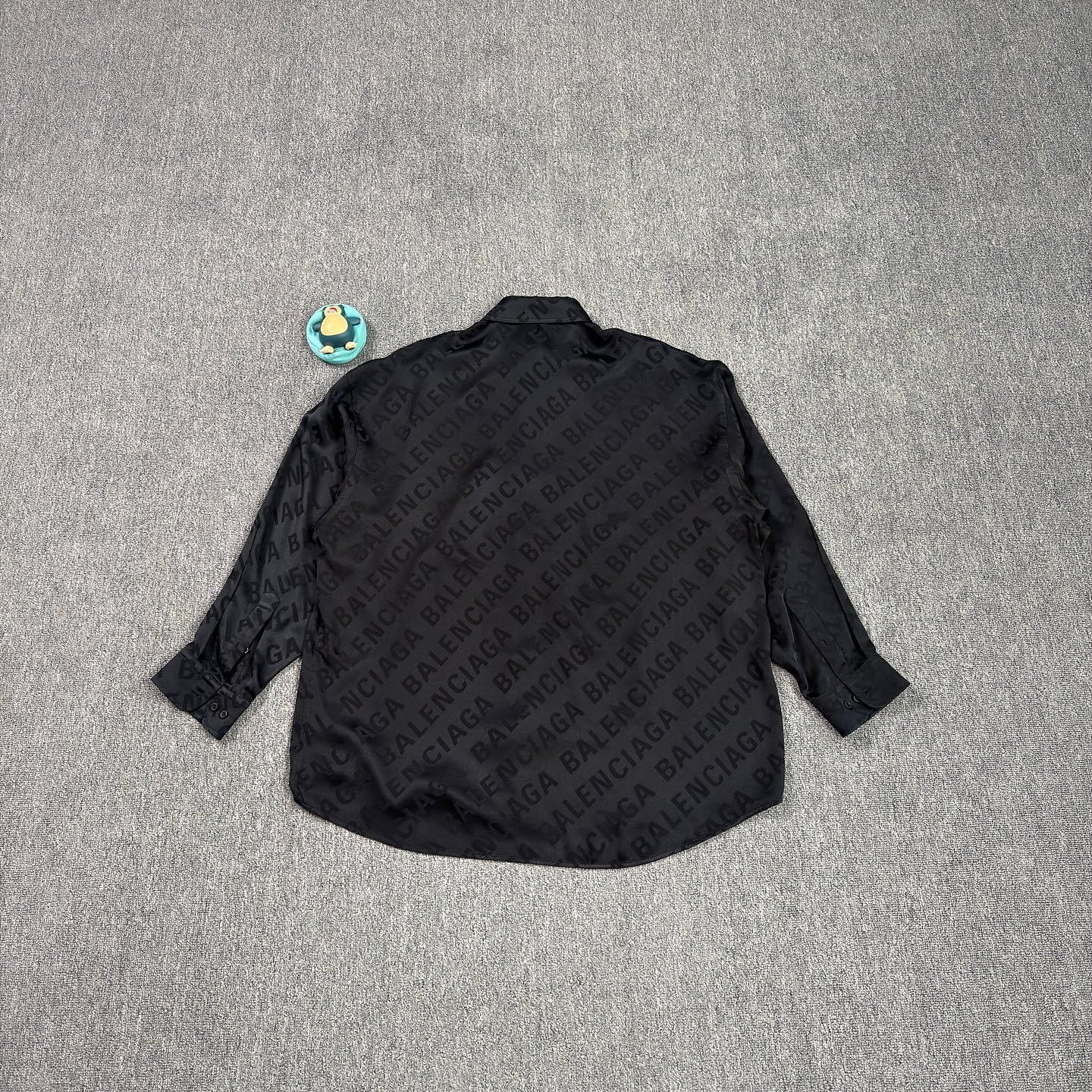 Balenciaga Balenciaga All Over Logo Silk Shirt Size S Size US S / EU 44-46 / 1 - 2 Thumbnail