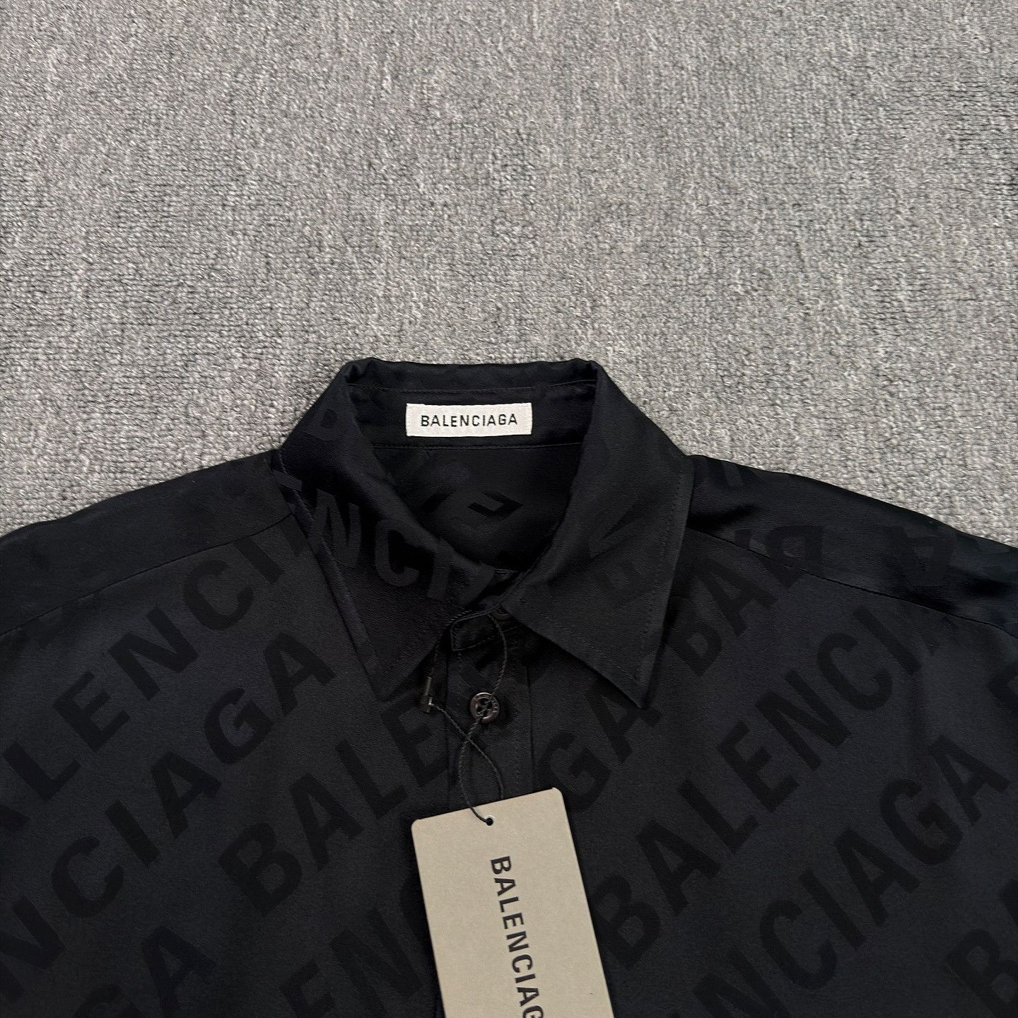 Balenciaga Balenciaga All Over Logo Silk Shirt Size S Size US S / EU 44-46 / 1 - 3 Thumbnail