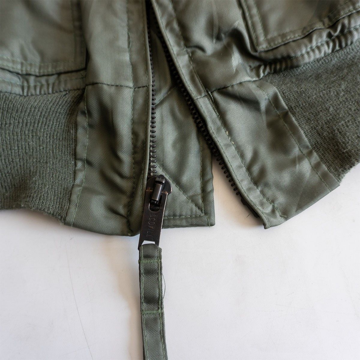 Vintage US ARMY USAF 90s CWU-45/P Flight Jacket Size L Size US L / EU 52-54 / 3 - 4 Thumbnail