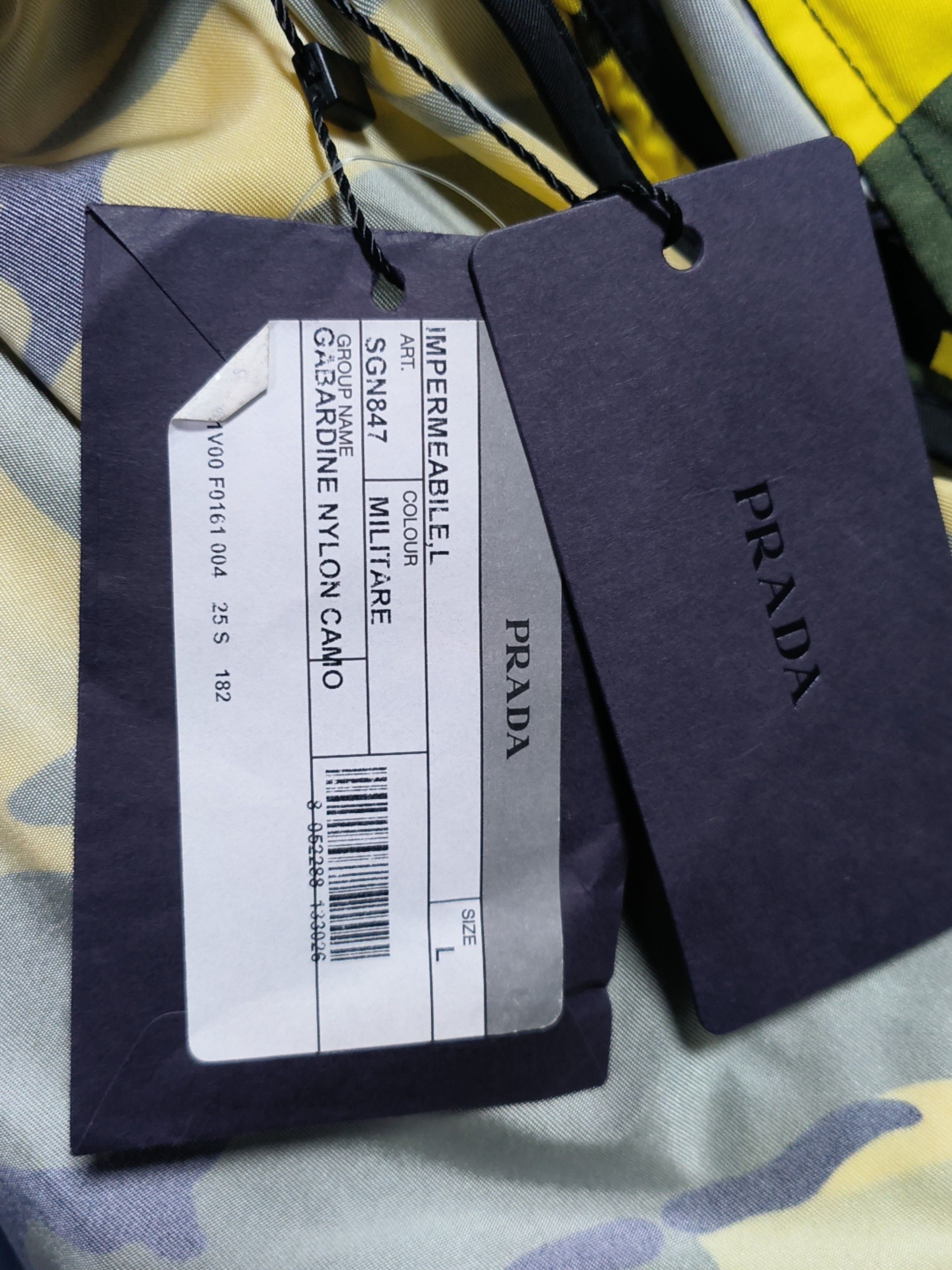 Prada Camouflage Hooded Jacket in Multi Size US L / EU 52-54 / 3 - 5 Thumbnail
