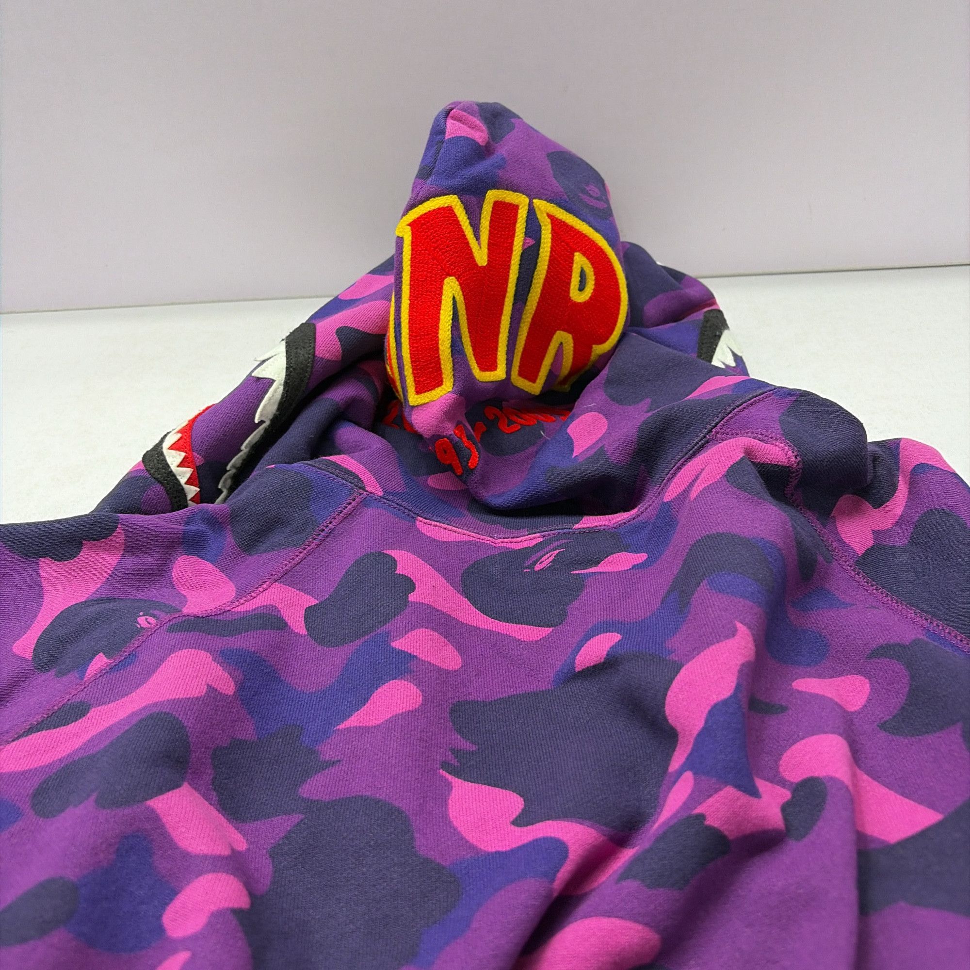 Bape A BATHING APE Camo Shark Hoodie Size XL Size US XL / EU 56 / 4 - 6 Thumbnail