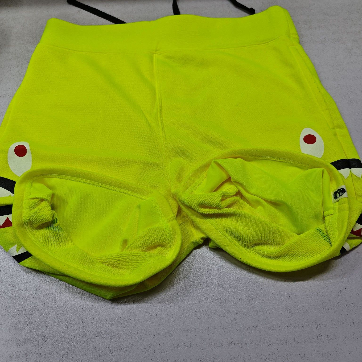 Bape A BATHING APE Shark Shorts Size XL Size US 36 / EU 52 - 8 Thumbnail