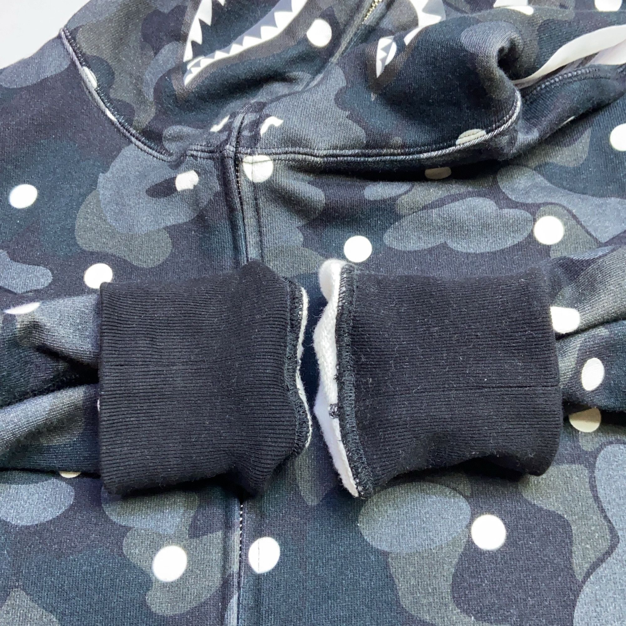 Bape A Bathing Ape Shark Polka Dot Zip Hoodie Size S Size US S / EU 44-46 / 1 - 7 Thumbnail