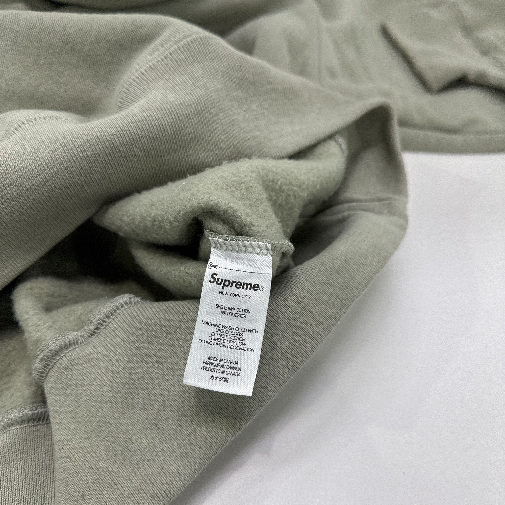 Supreme Supreme Small Logo Hoodie Size L Size US L / EU 52-54 / 3 - 4 Thumbnail