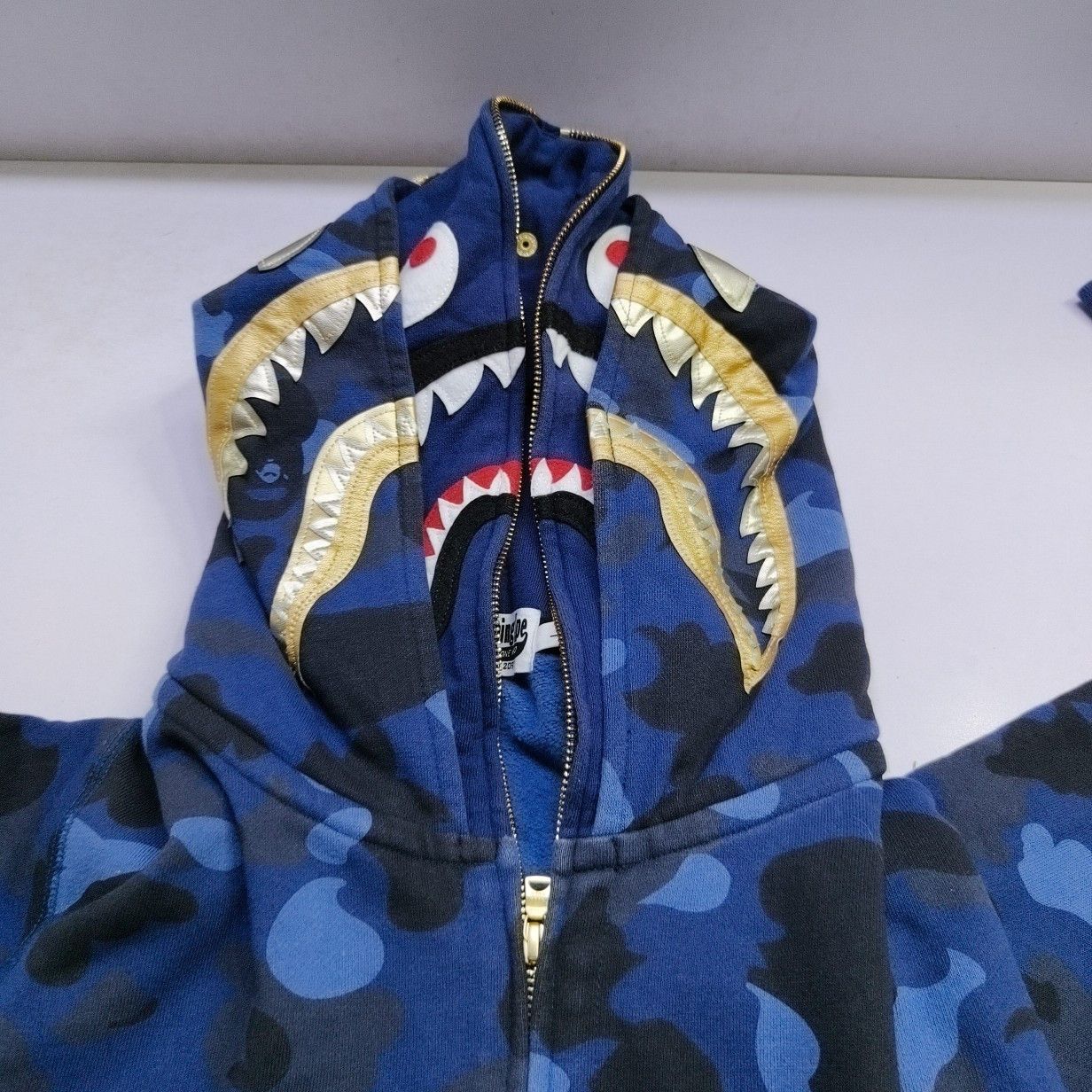 Bape A Bathing Ape Blue Camo Shark Hoodie Size L Size US L / EU 52-54 / 3 - 7 Thumbnail