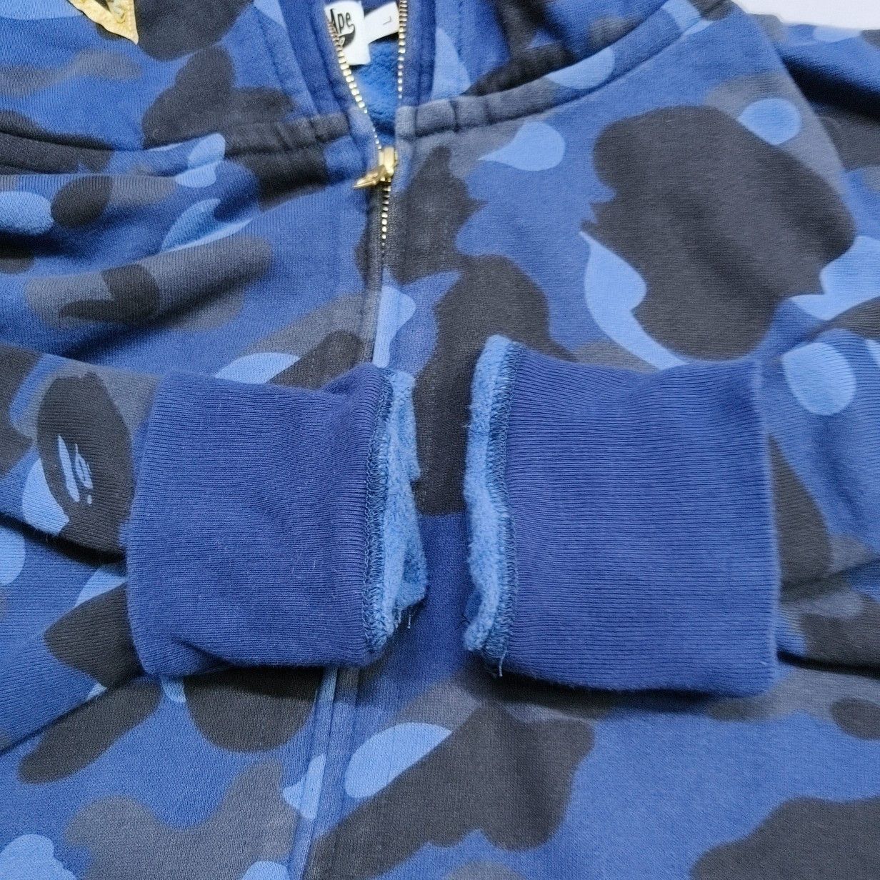 Bape A Bathing Ape Blue Camo Shark Hoodie Size L Size US L / EU 52-54 / 3 - 12 Thumbnail