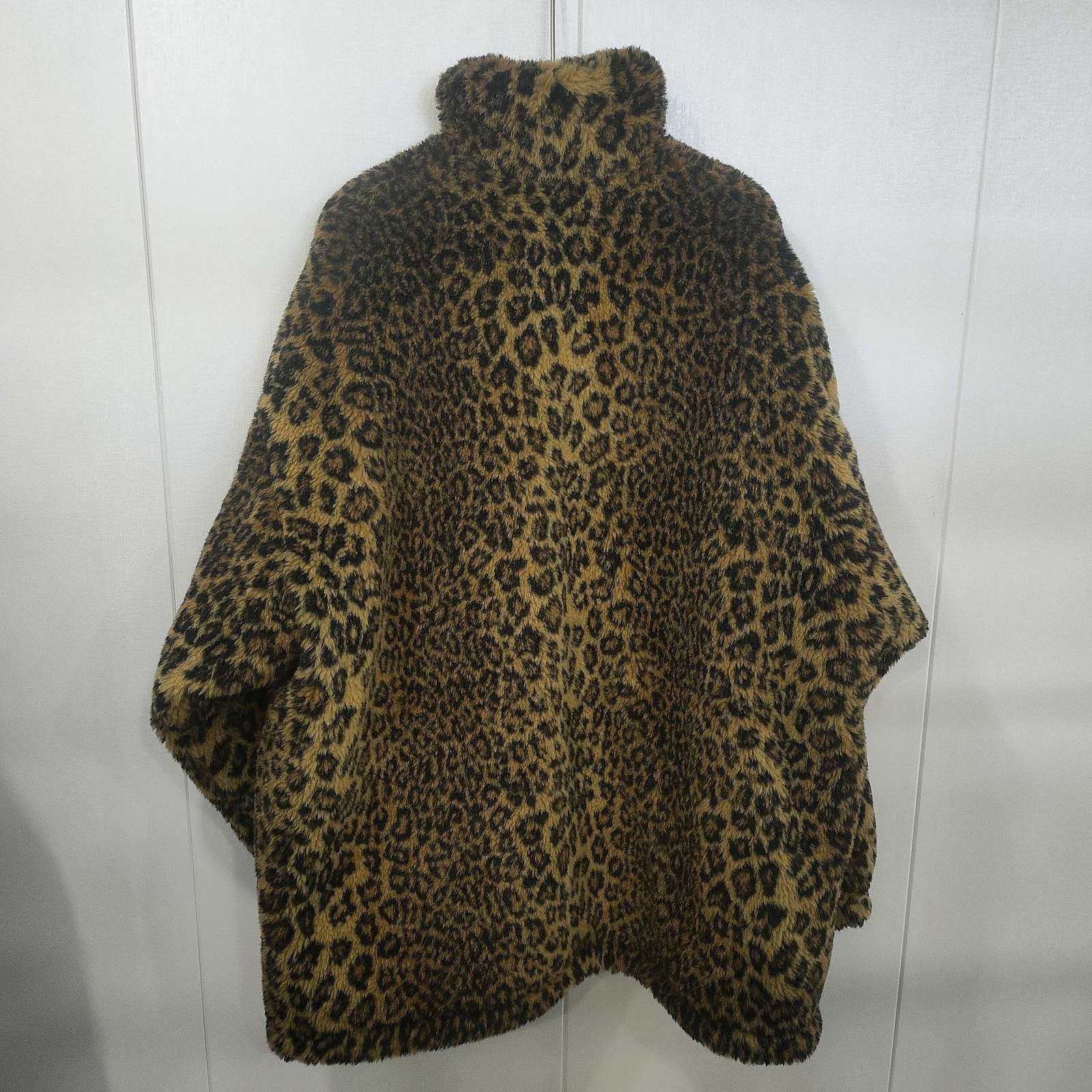 Balenciaga Balenciaga Leopard Faux Fur Jacket Size 34 Size XS / US 0-2 / IT 36-38 - 2 Thumbnail