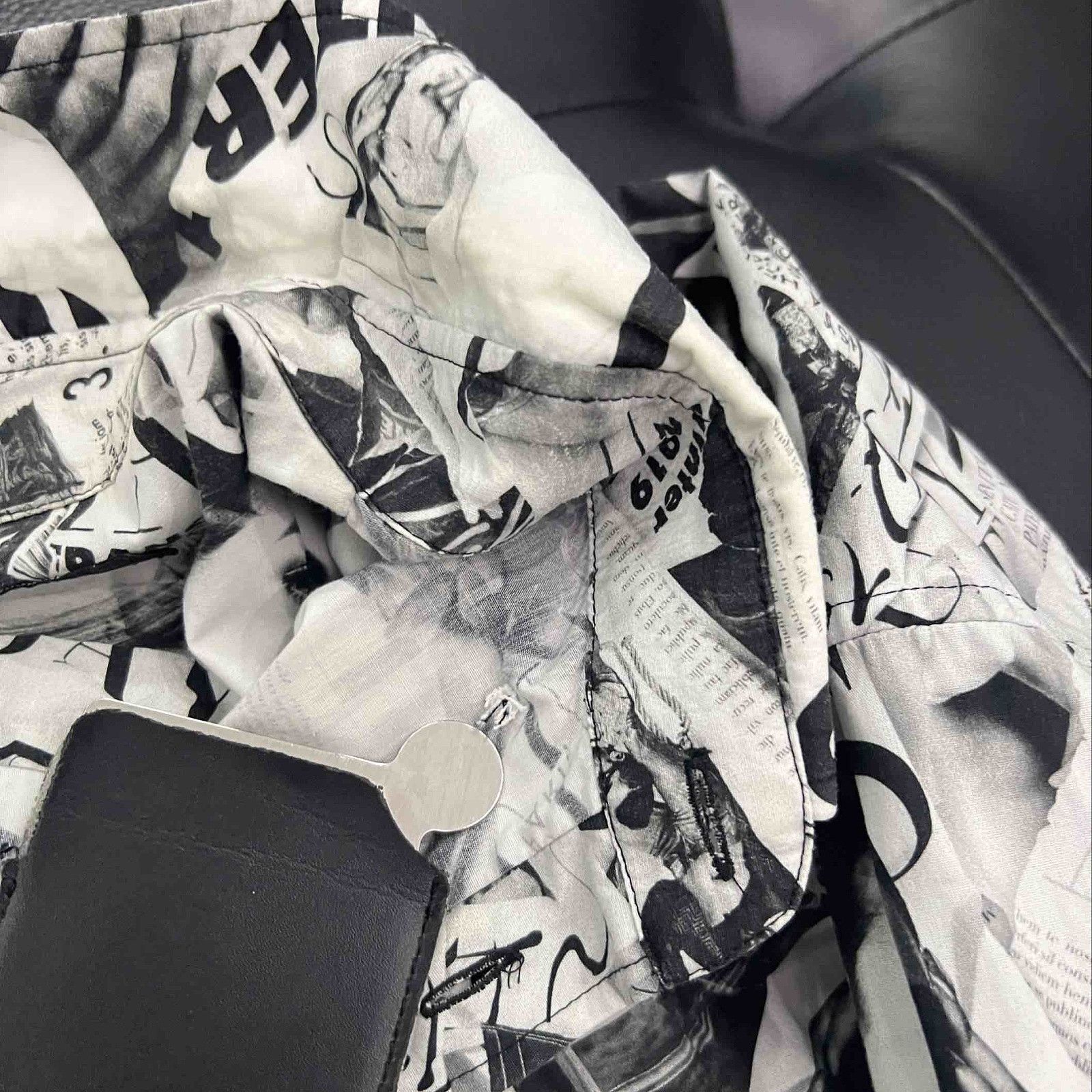 Balenciaga Balenciaga Newspaper Print Button Up Shirt Size M Size US M / EU 48-50 / 2 - 9 Thumbnail