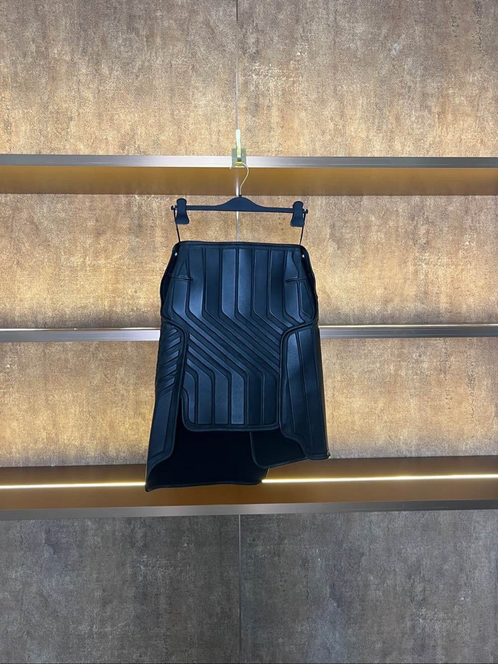 Balenciaga Balenciaga Black Leather Midi Skirt Size 36 Size 25" / US 0 / IT 36 - 2 Thumbnail