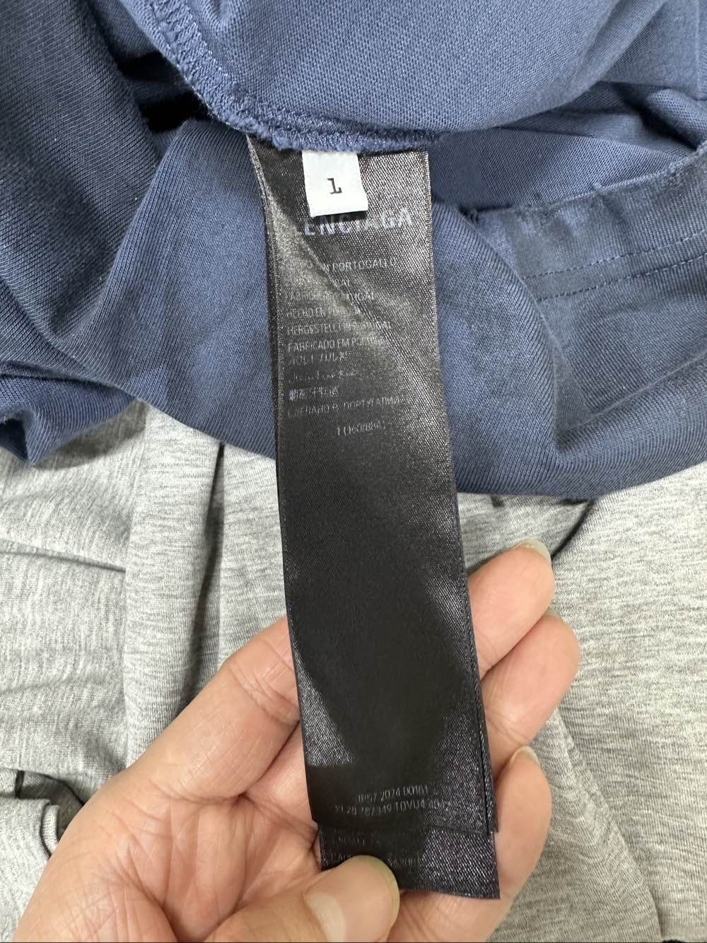 Balenciaga Balenciaga Distressed Logo T-Shirt Size L Size US L / EU 52-54 / 3 - 4 Thumbnail