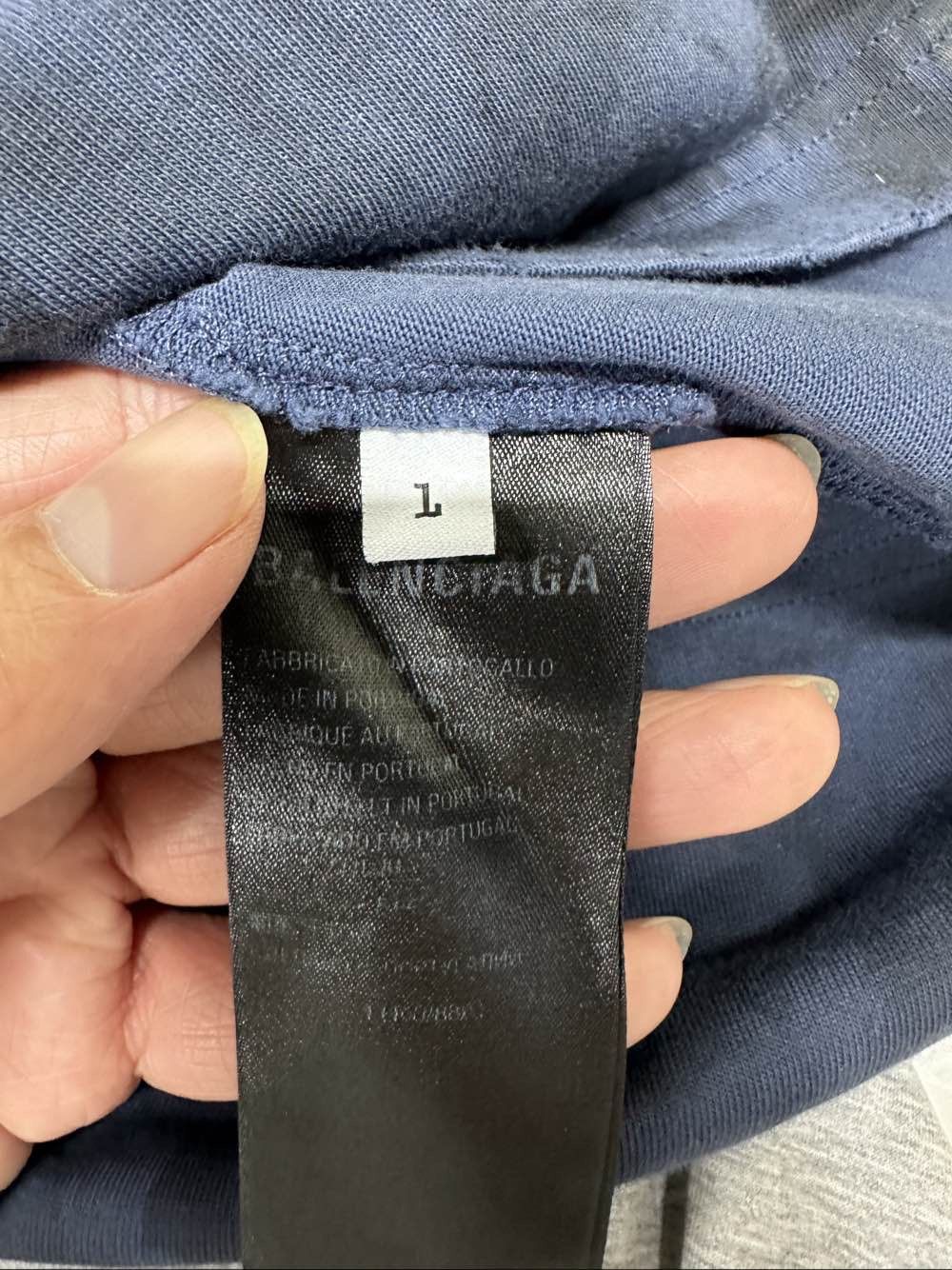 Balenciaga Balenciaga Distressed Logo T-Shirt Size L Size US L / EU 52-54 / 3 - 5 Thumbnail