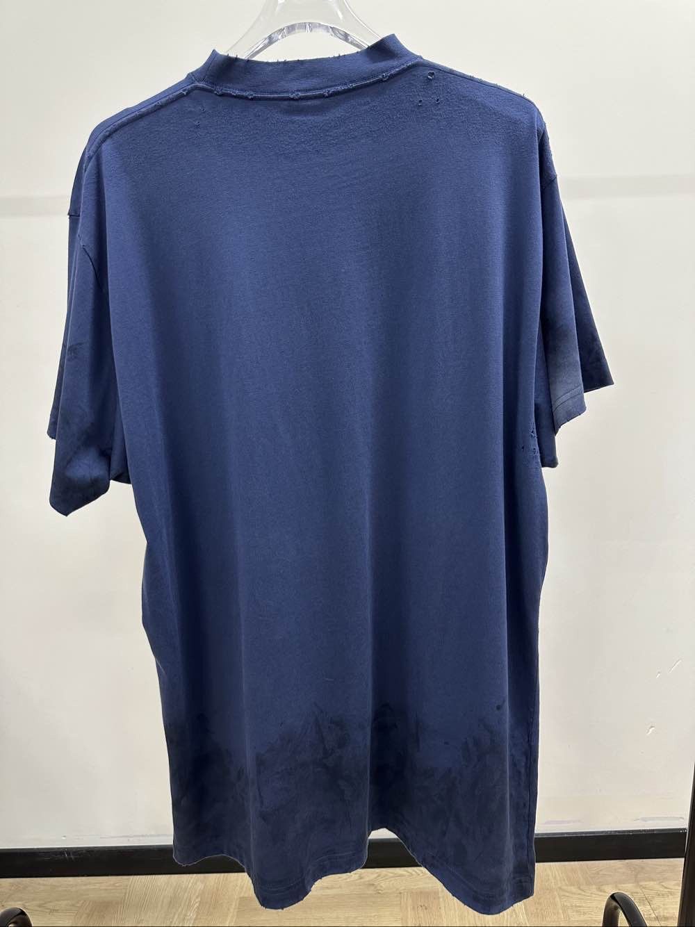 Balenciaga Balenciaga Distressed Logo T-Shirt Size L Size US L / EU 52-54 / 3 - 2 Thumbnail