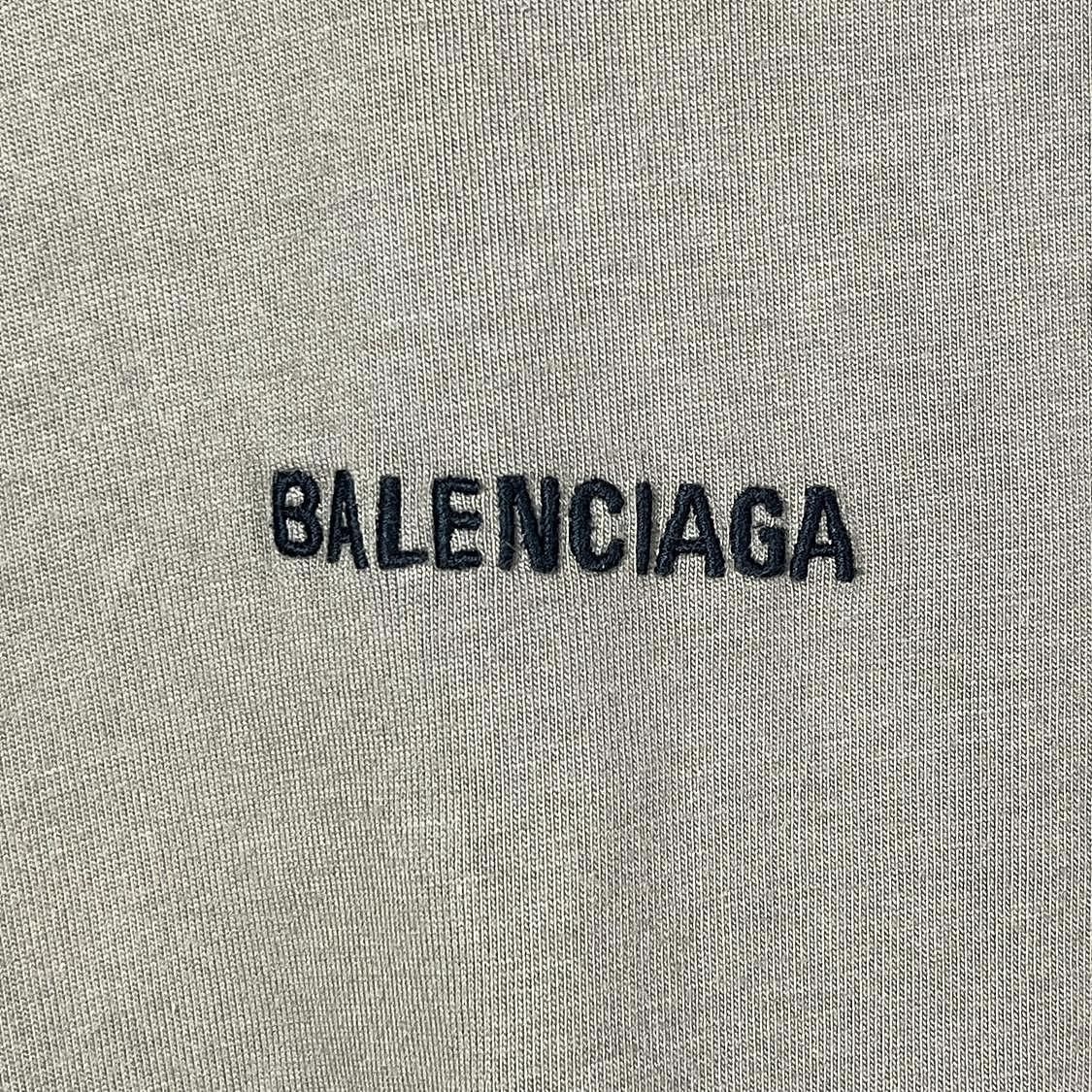Balenciaga Balenciaga Logo T-Shirt Brown Size XS Size US XS / EU 42 / 0 - 6 Thumbnail