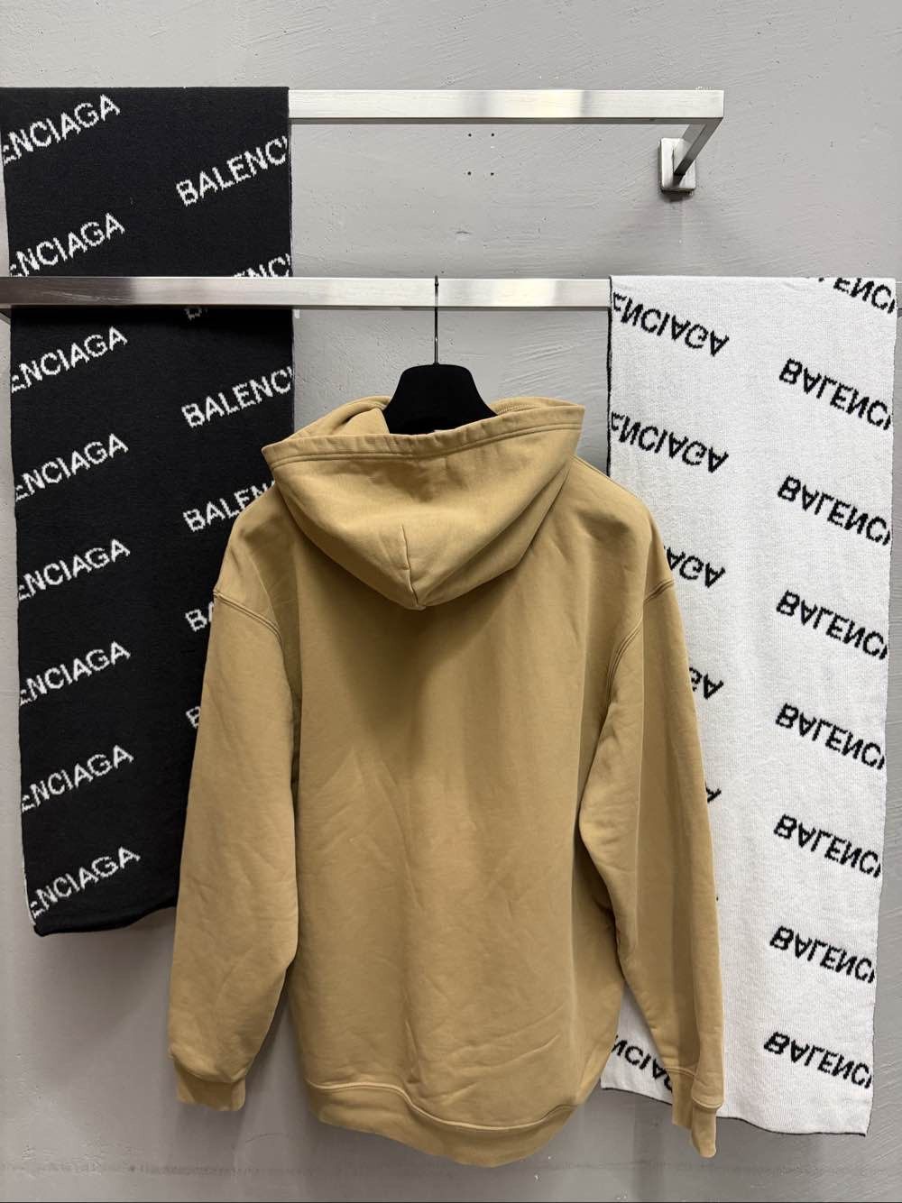 Balenciaga Balenciaga Logo Hoodie Size S Size US S / EU 44-46 / 1 - 7 Thumbnail