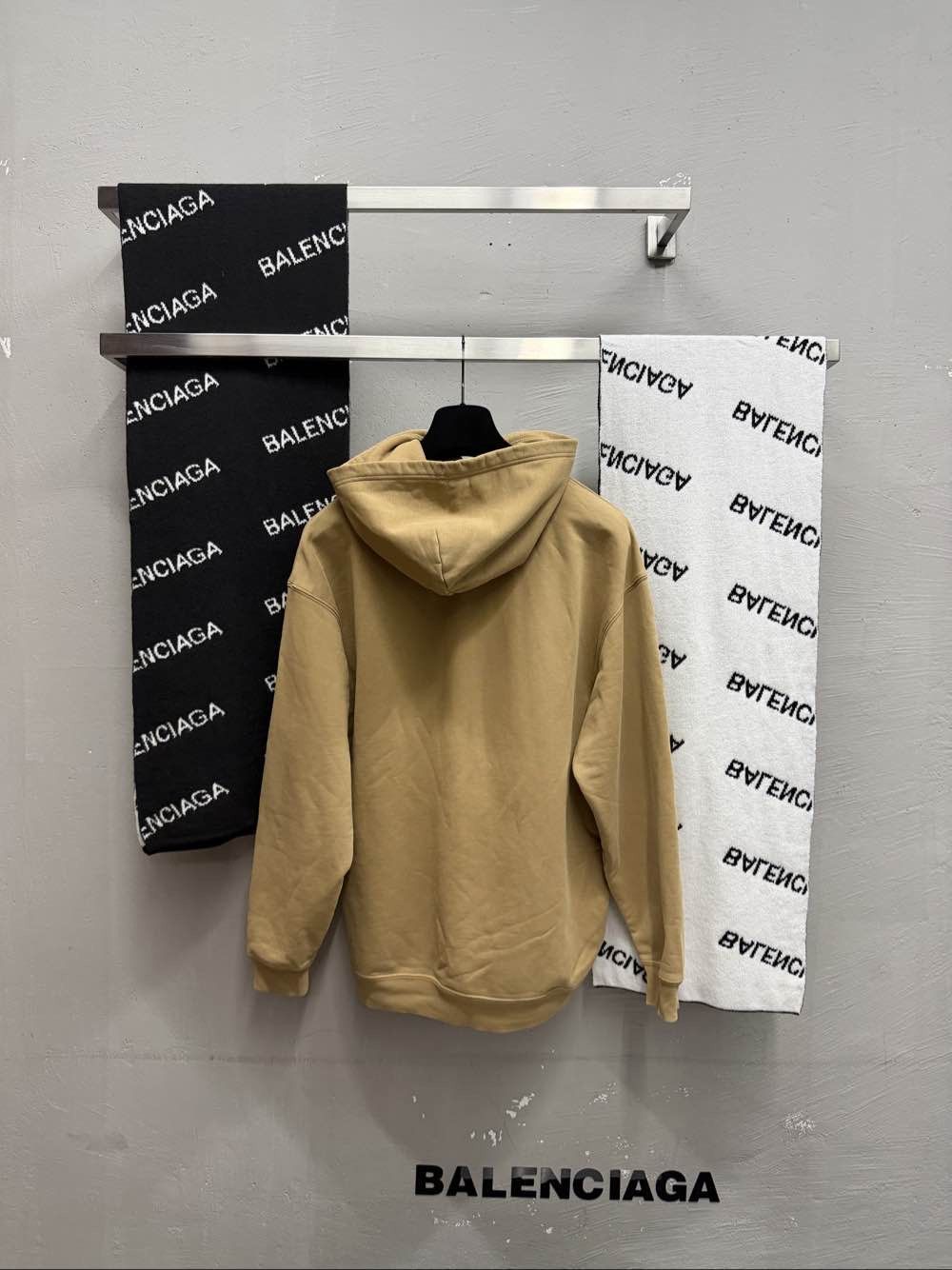 Balenciaga Balenciaga Logo Hoodie Size S Size US S / EU 44-46 / 1 - 2 Thumbnail