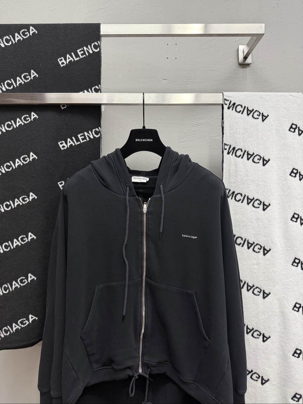 Balenciaga Balenciaga Logo Zip Up Hoodie Size XS Size US XS / EU 42 / 0 - 6 Thumbnail