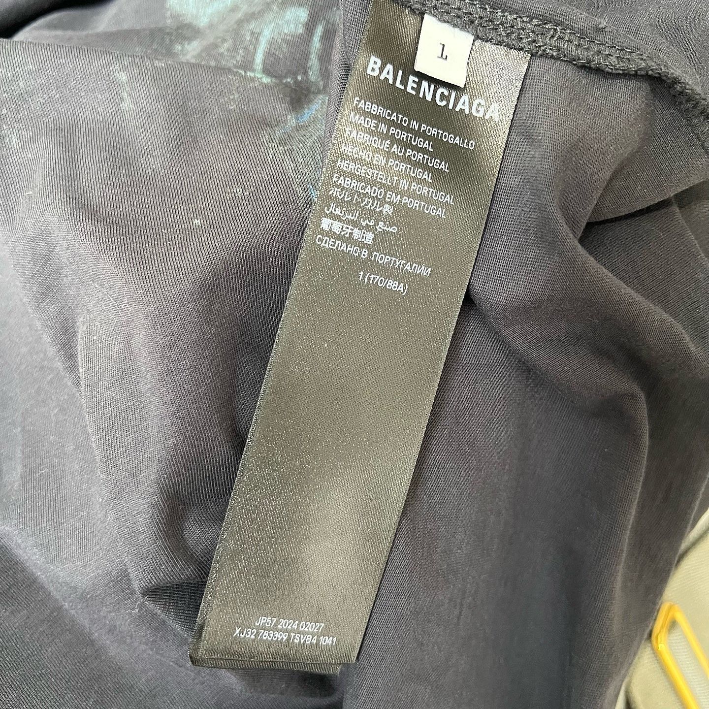 Balenciaga Balenciaga Graphic Print T-Shirt Size S Size US S / EU 44-46 / 1 - 4 Thumbnail