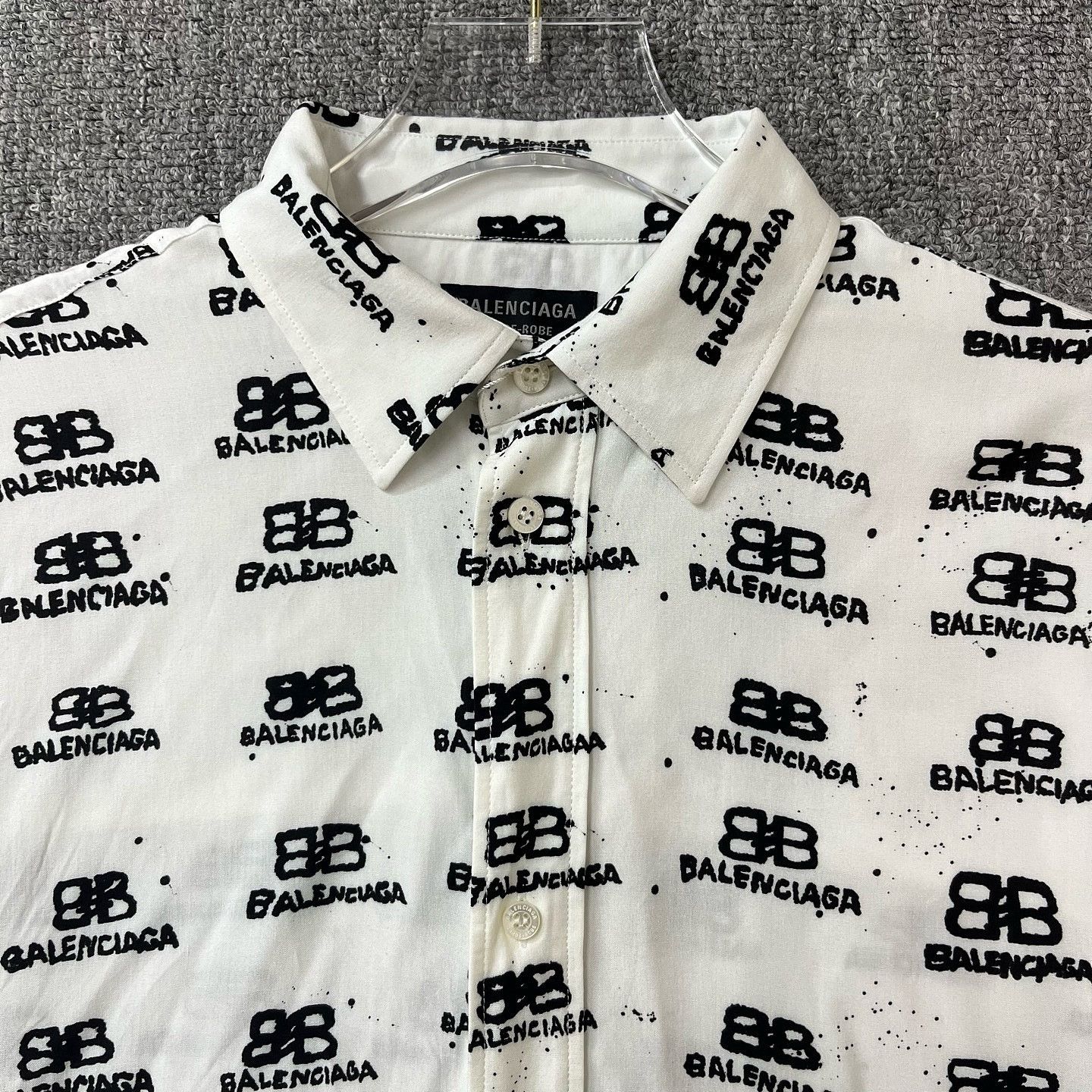 Balenciaga Balenciaga All-over Logo Short Sleeve Shirt US S Size US S / EU 44-46 / 1 - 5 Thumbnail