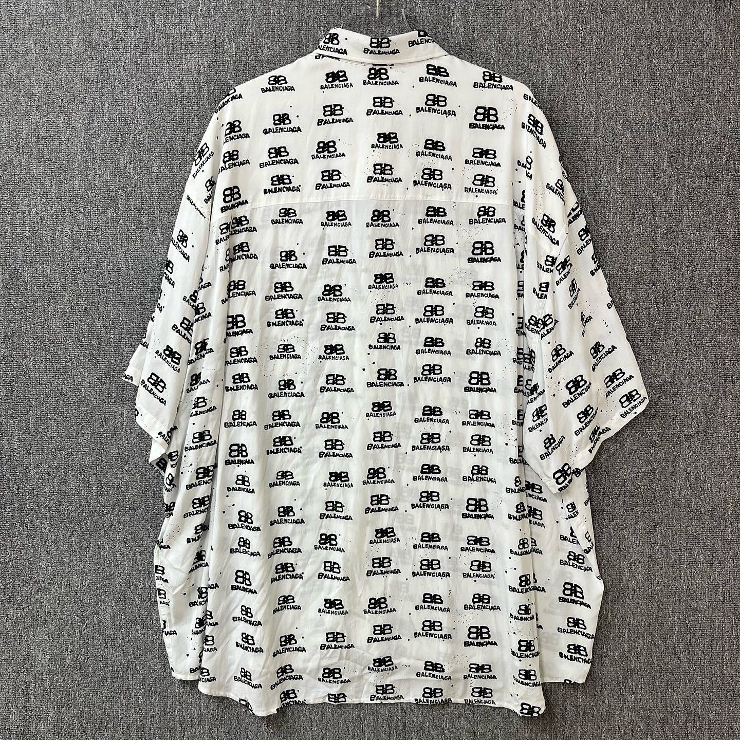 Balenciaga Balenciaga All-over Logo Short Sleeve Shirt US S Size US S / EU 44-46 / 1 - 2 Thumbnail