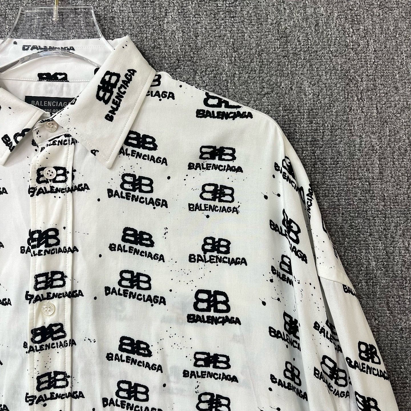 Balenciaga Balenciaga All-over Logo Short Sleeve Shirt US S Size US S / EU 44-46 / 1 - 3 Thumbnail