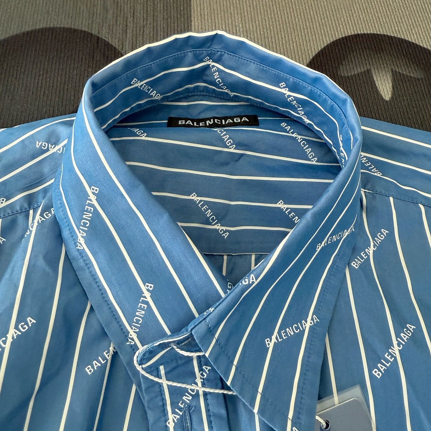 Balenciaga Balenciaga All Over Logo Striped Shirt Size S Size US S / EU 44-46 / 1 - 5 Thumbnail
