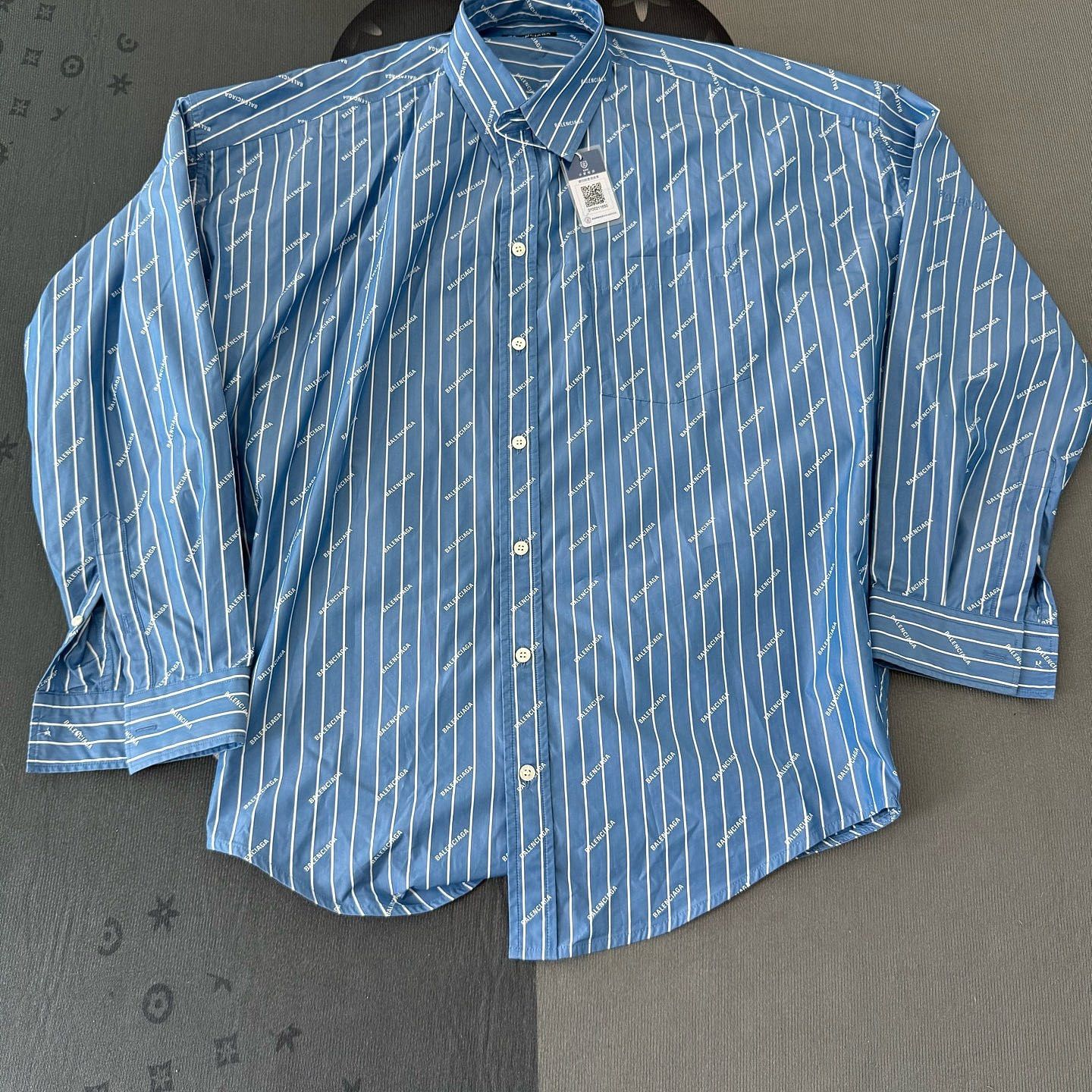 Balenciaga Balenciaga All Over Logo Striped Shirt Size S Size US S / EU 44-46 / 1 - 8 Thumbnail