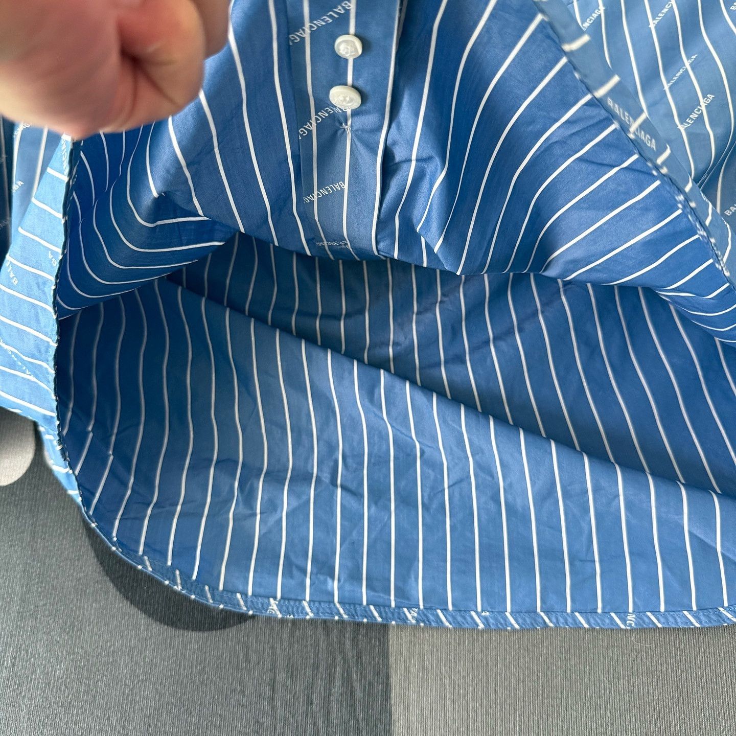 Balenciaga Balenciaga All Over Logo Striped Shirt Size S Size US S / EU 44-46 / 1 - 6 Thumbnail