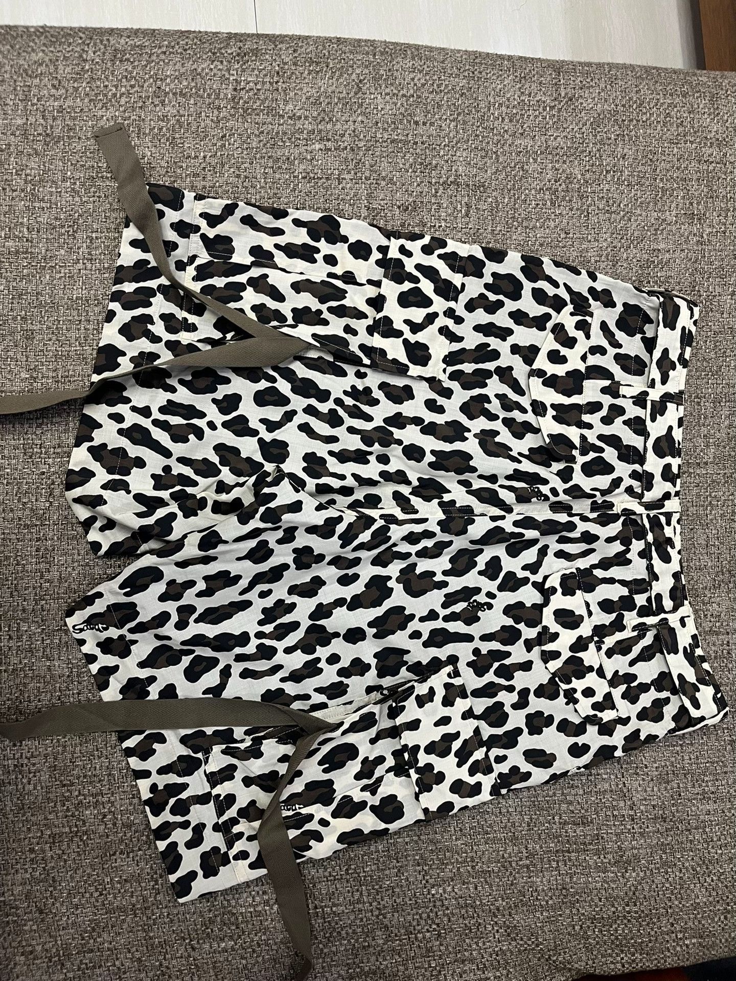 Sacai Sacai 25SS Leopard Cargo Shorts Size US 26 / EU 42 - 2 Thumbnail
