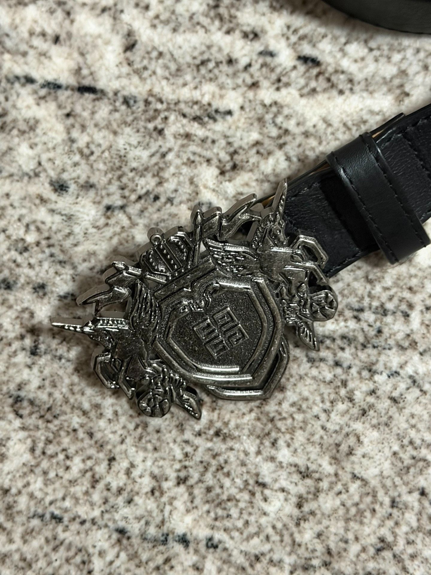 Givenchy Givenchy Pegasus Medal Distressed Belt Size ONE SIZE - 2 Thumbnail