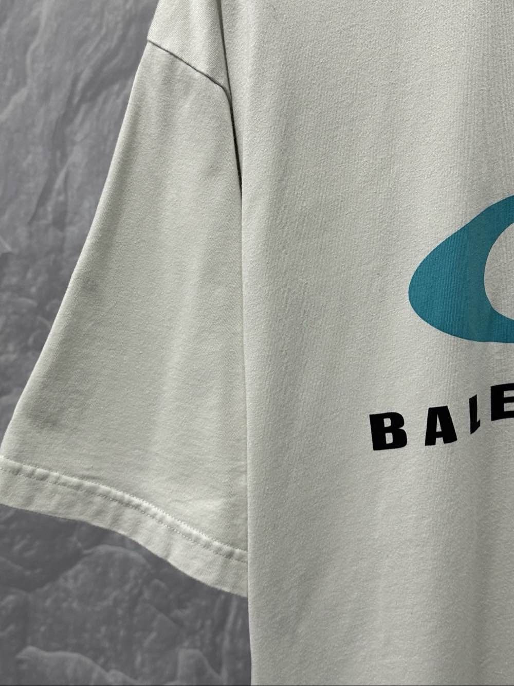 Balenciaga Balenciaga Logo Print T-Shirt Size L Size US L / EU 52-54 / 3 - 6 Thumbnail