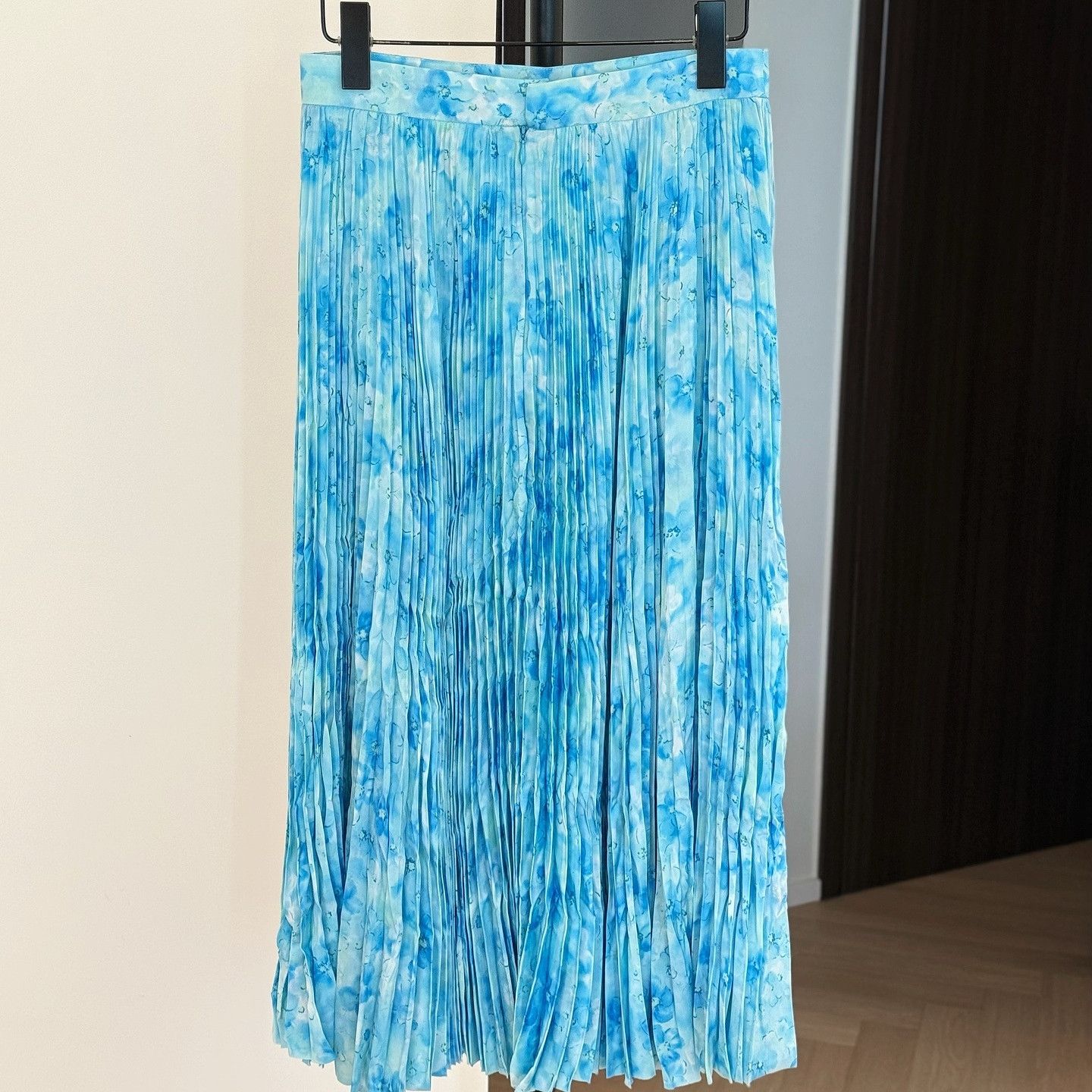Balenciaga Balenciaga Blue Floral Pleated Midi Skirt Size 36 Size 25" / US 0 / IT 36 - 2 Thumbnail